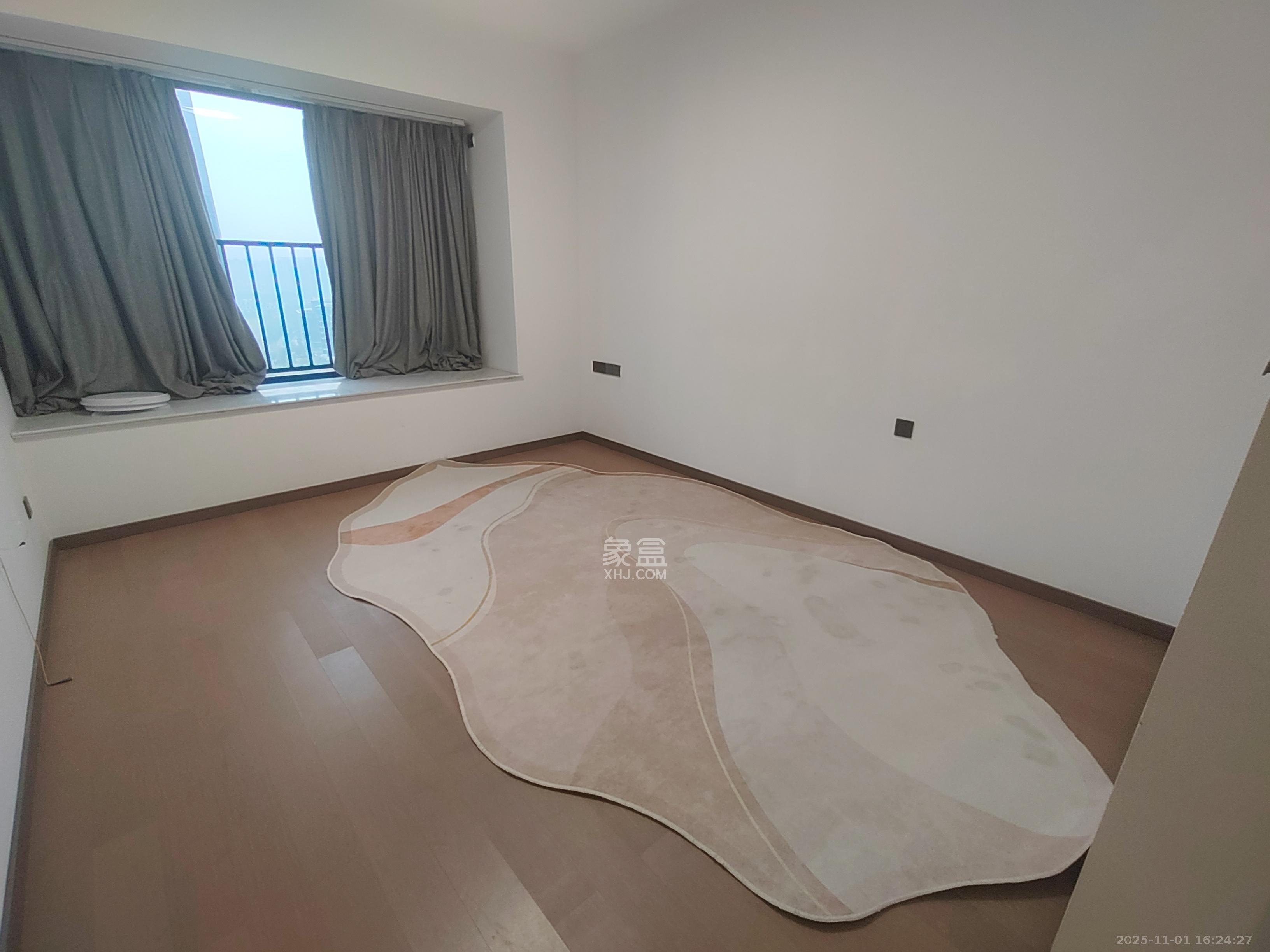 绿地V岛  4室2厅2卫    4400.0元/月