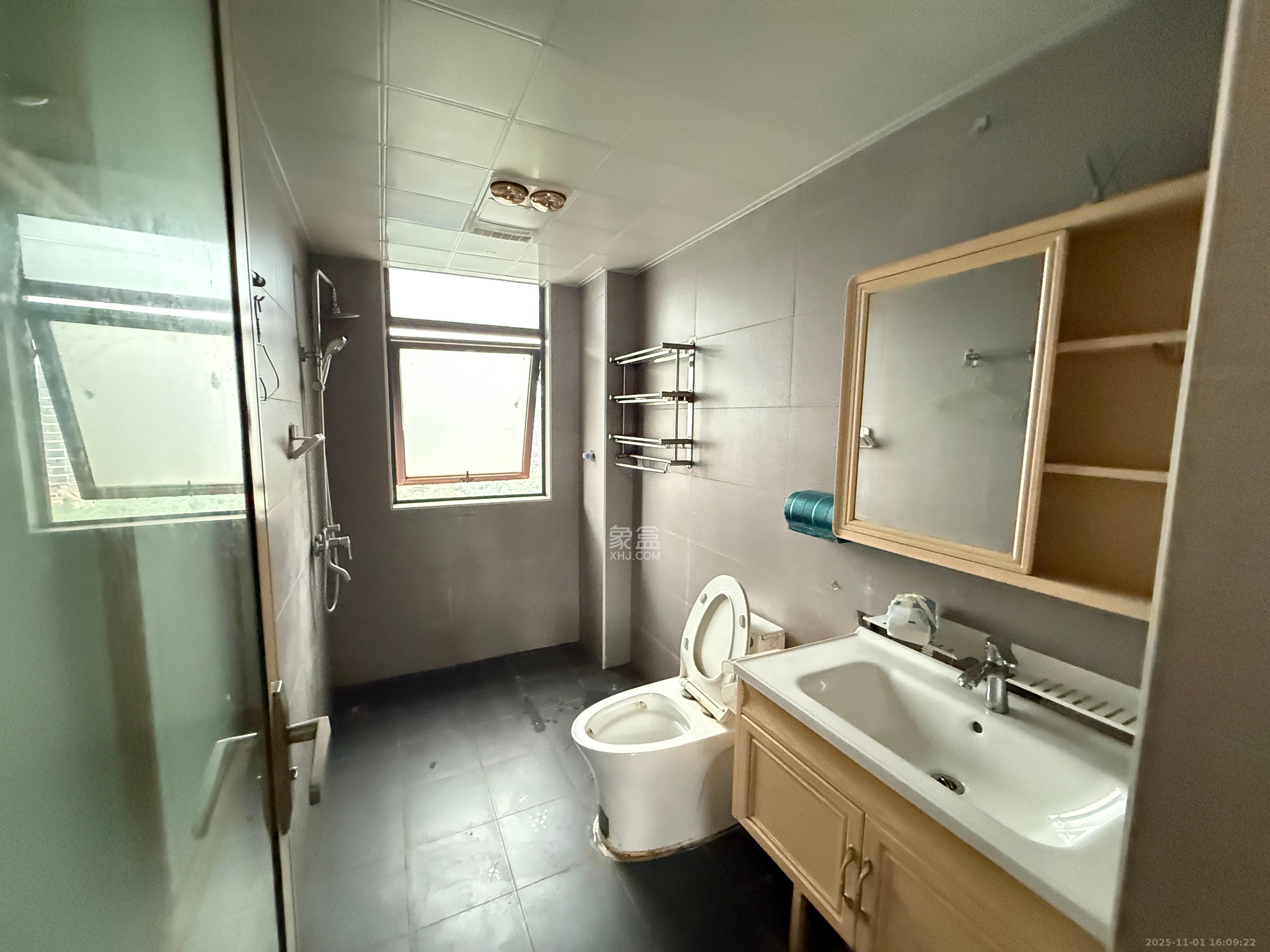 钱隆首府(福晟御园)  3室1厅1卫    3300.0元/月室内图