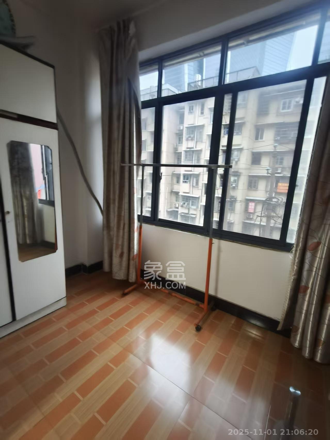 长勘小区  3室1厅1卫    2300.0元/月室内图