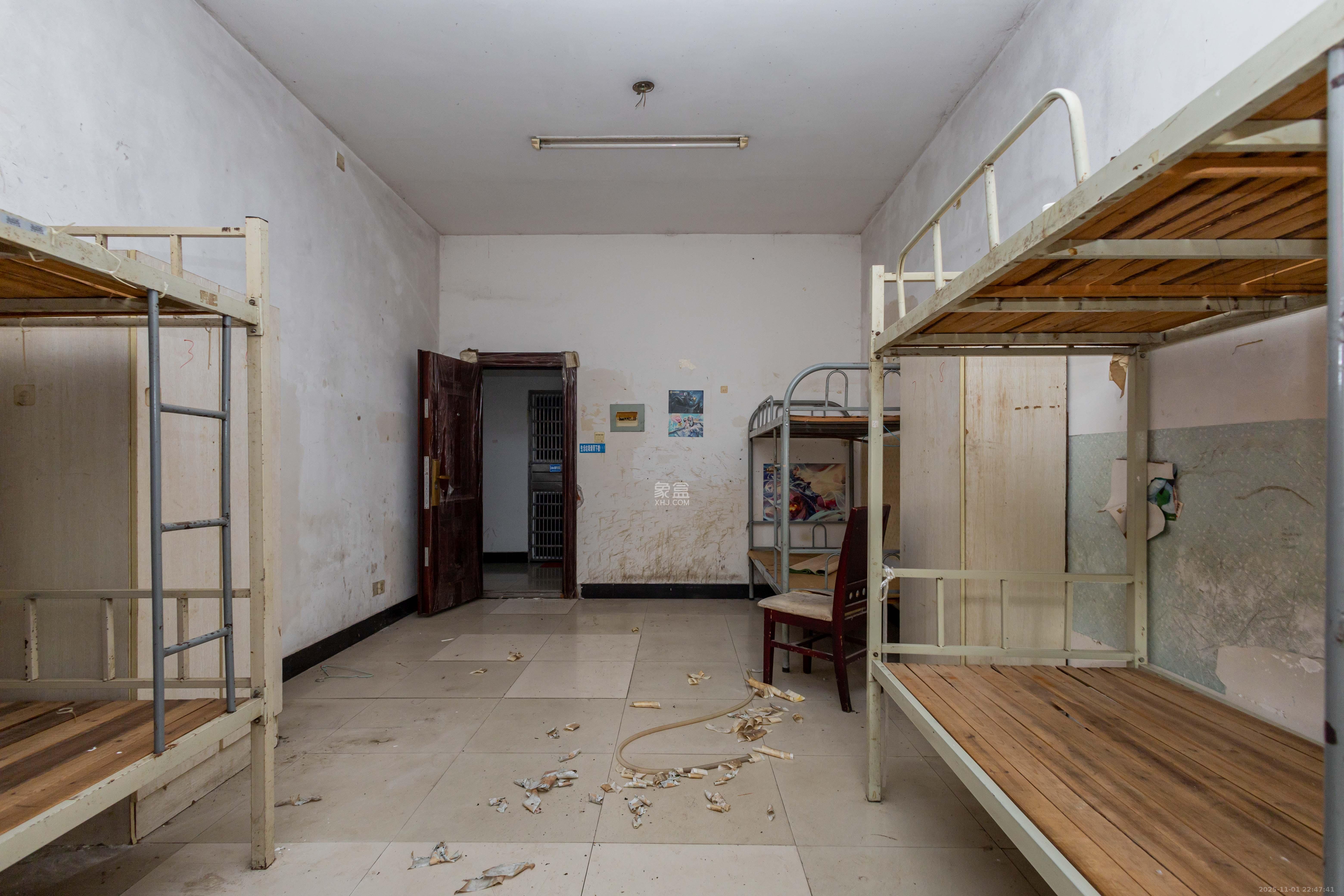 创业乐园  1室0厅0卫    11.8万客厅