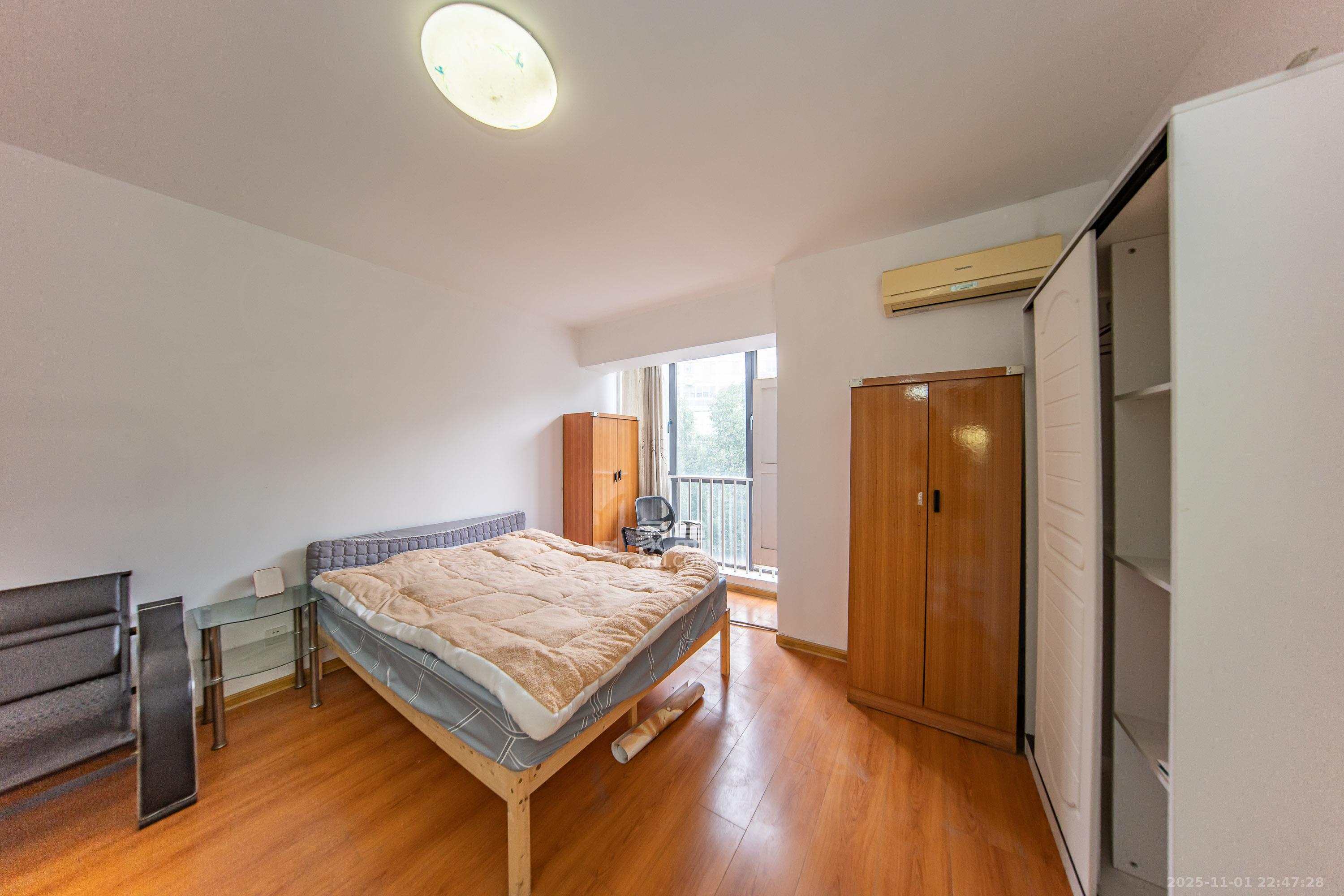 阳光100二期  1室1厅1卫    23.8万卧室