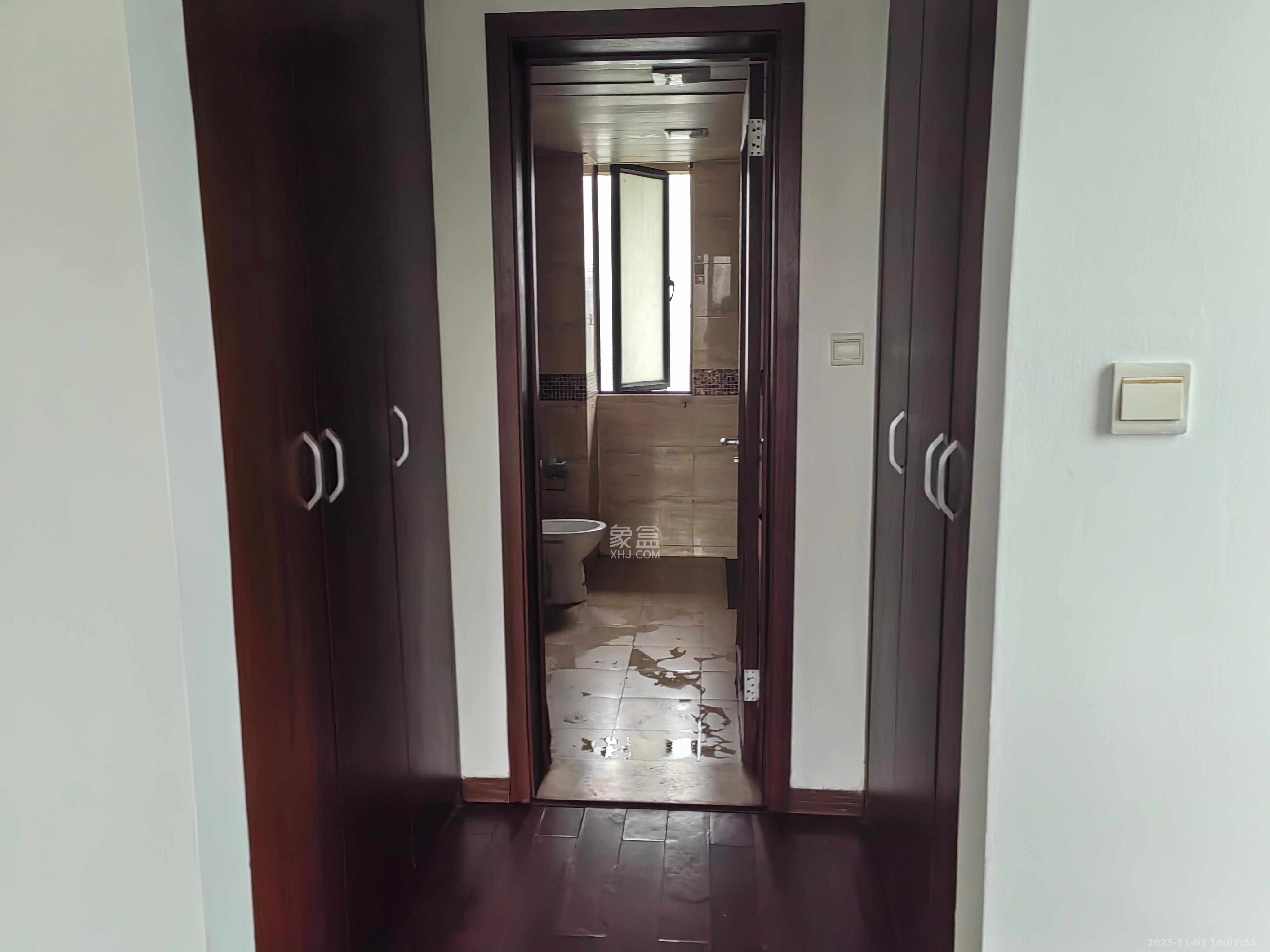 万科城  3室2厅2卫    2800.0元/月室内图