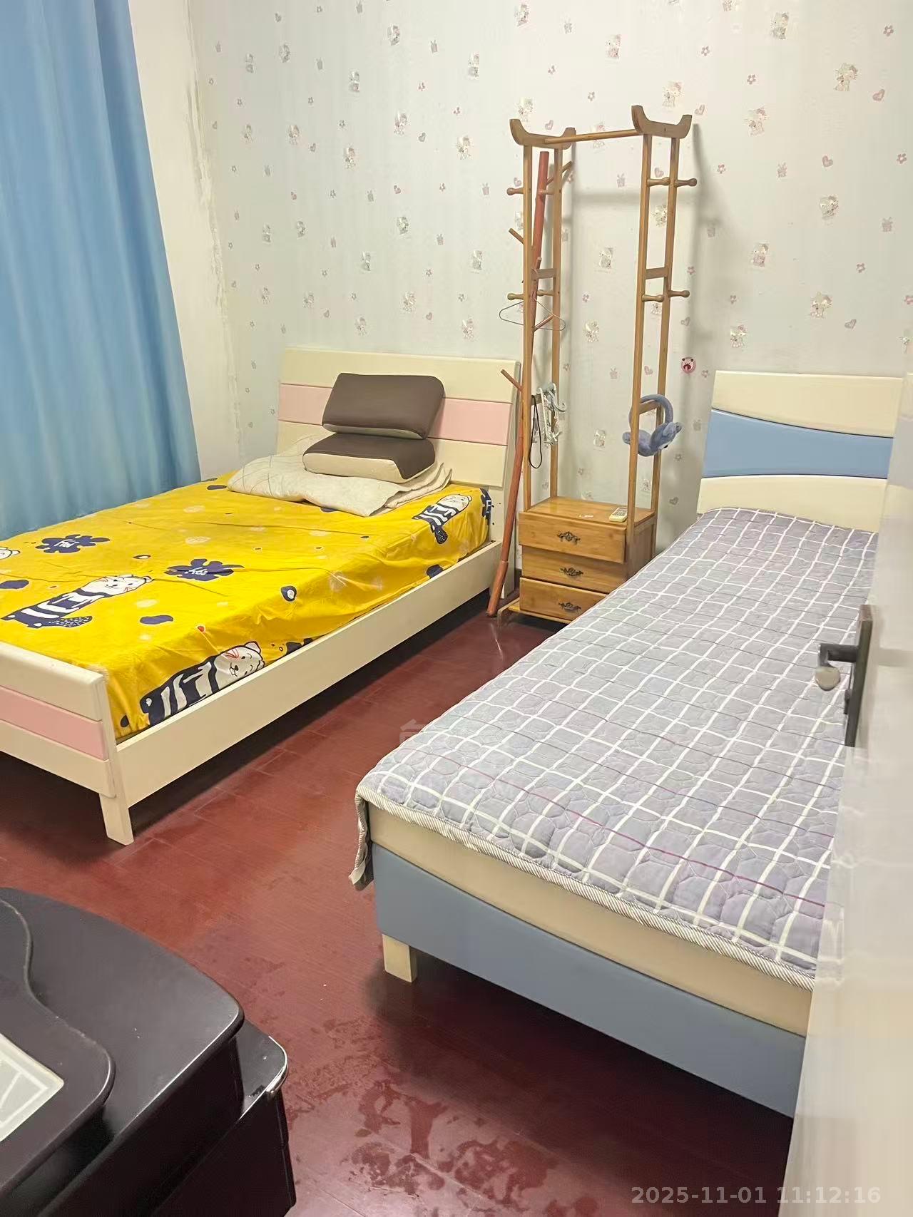 翡翠园  3室2厅1卫    1000.0元/月室内图