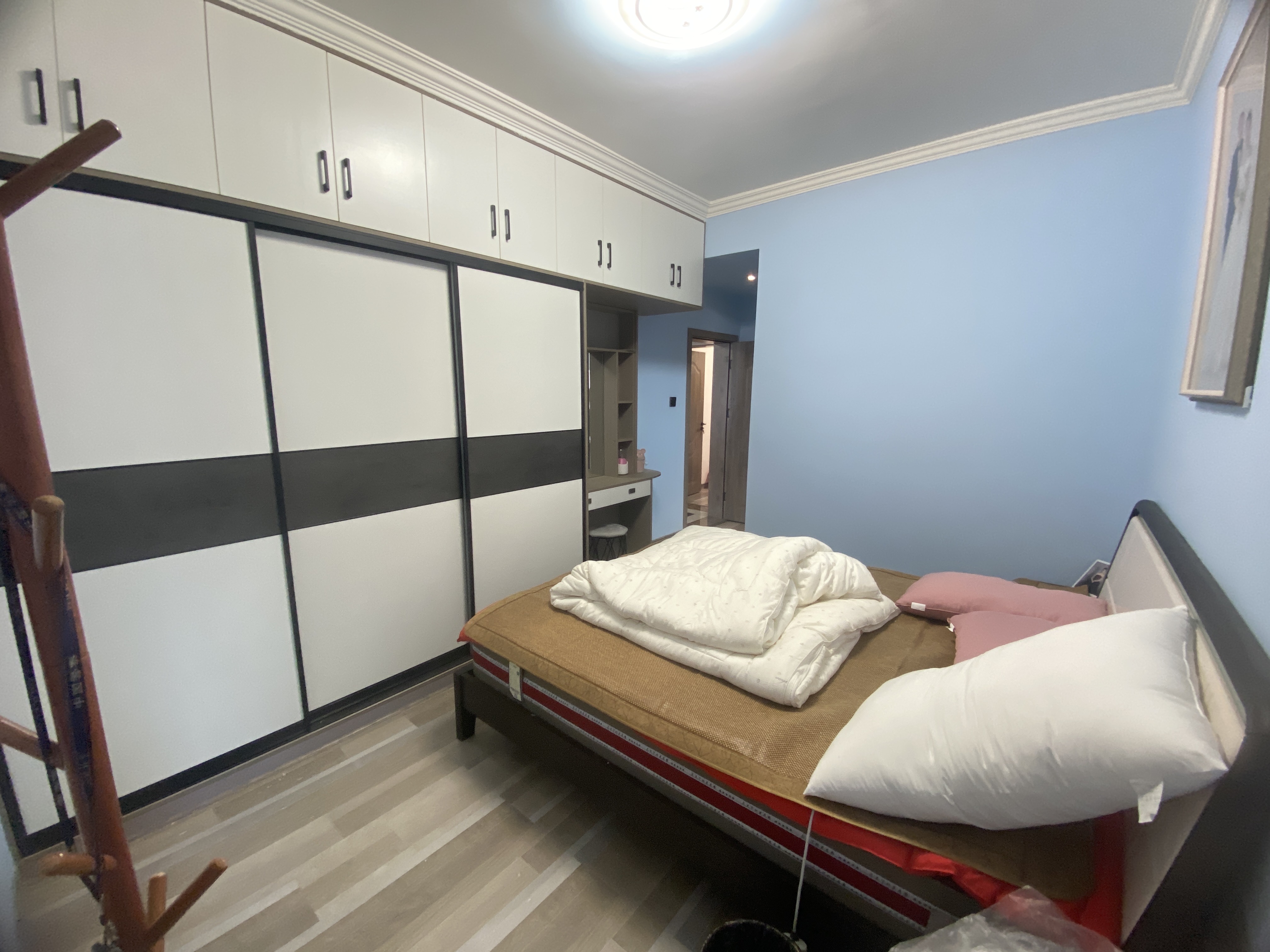 东方明珠  3室2厅2卫    59.8万客厅