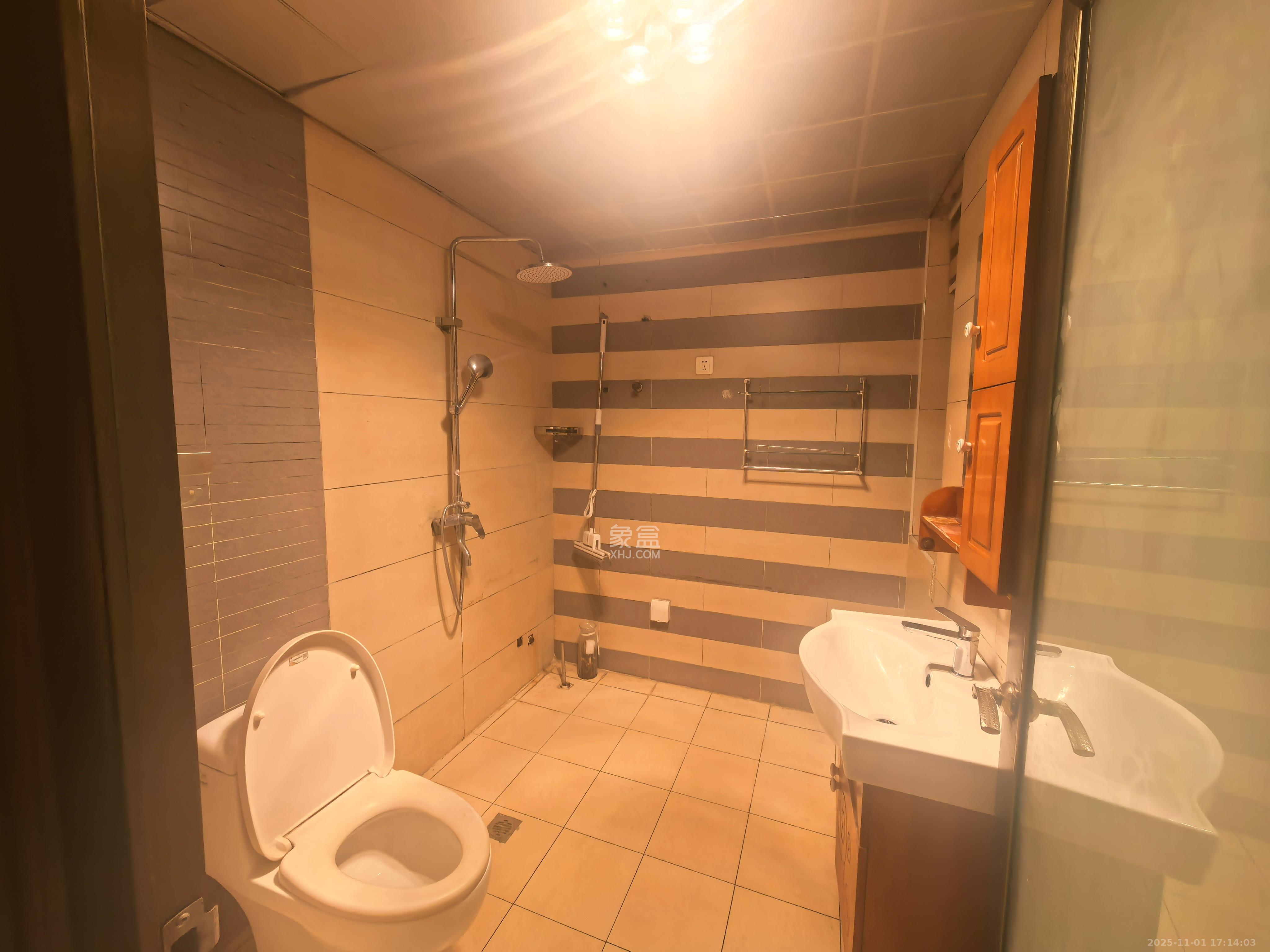 湘电友谊一号  3室2厅2卫    60.0万客厅