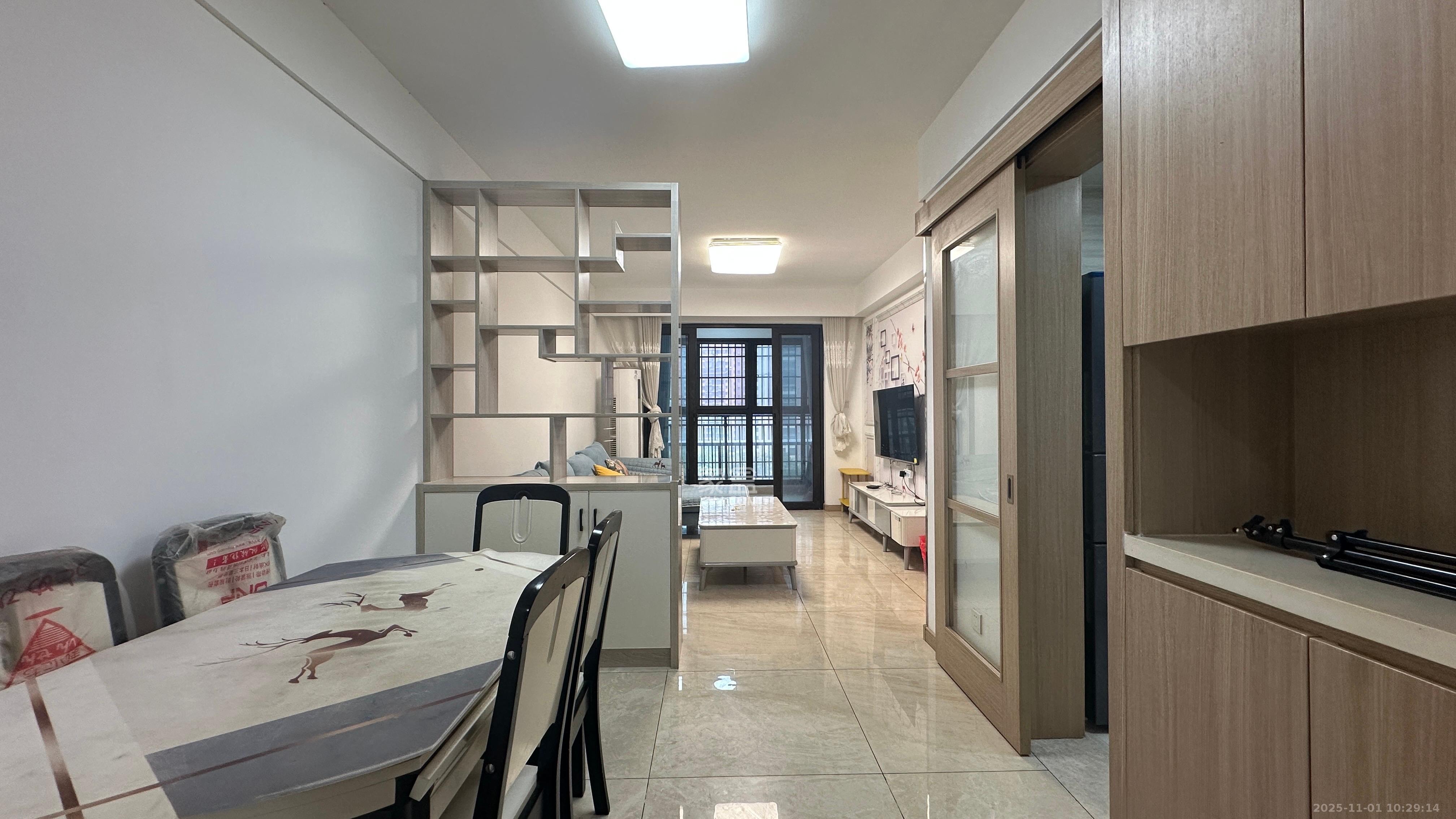 新城国际花都  3室2厅1卫    1700.0元/月室内图