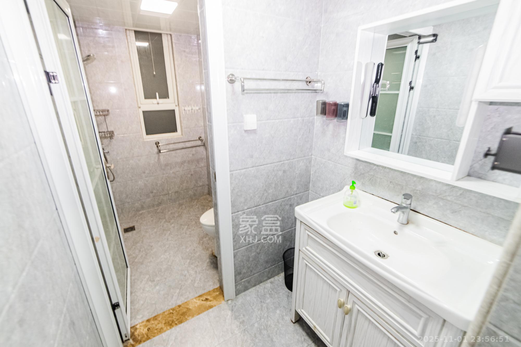 北辰三角洲E4区  3室1厅1卫    140.0万卫生间