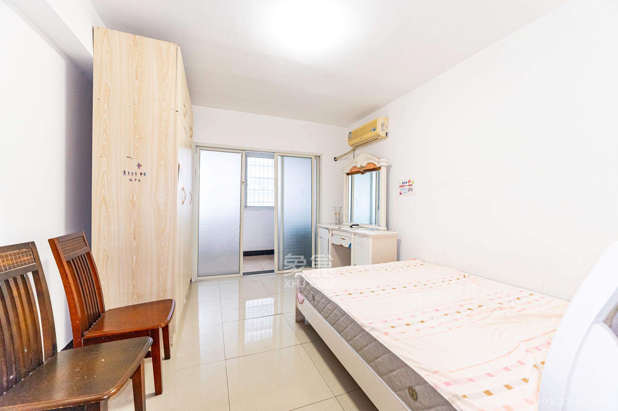 长沙县公安局单位房  3室2厅2卫    71.8万卧室