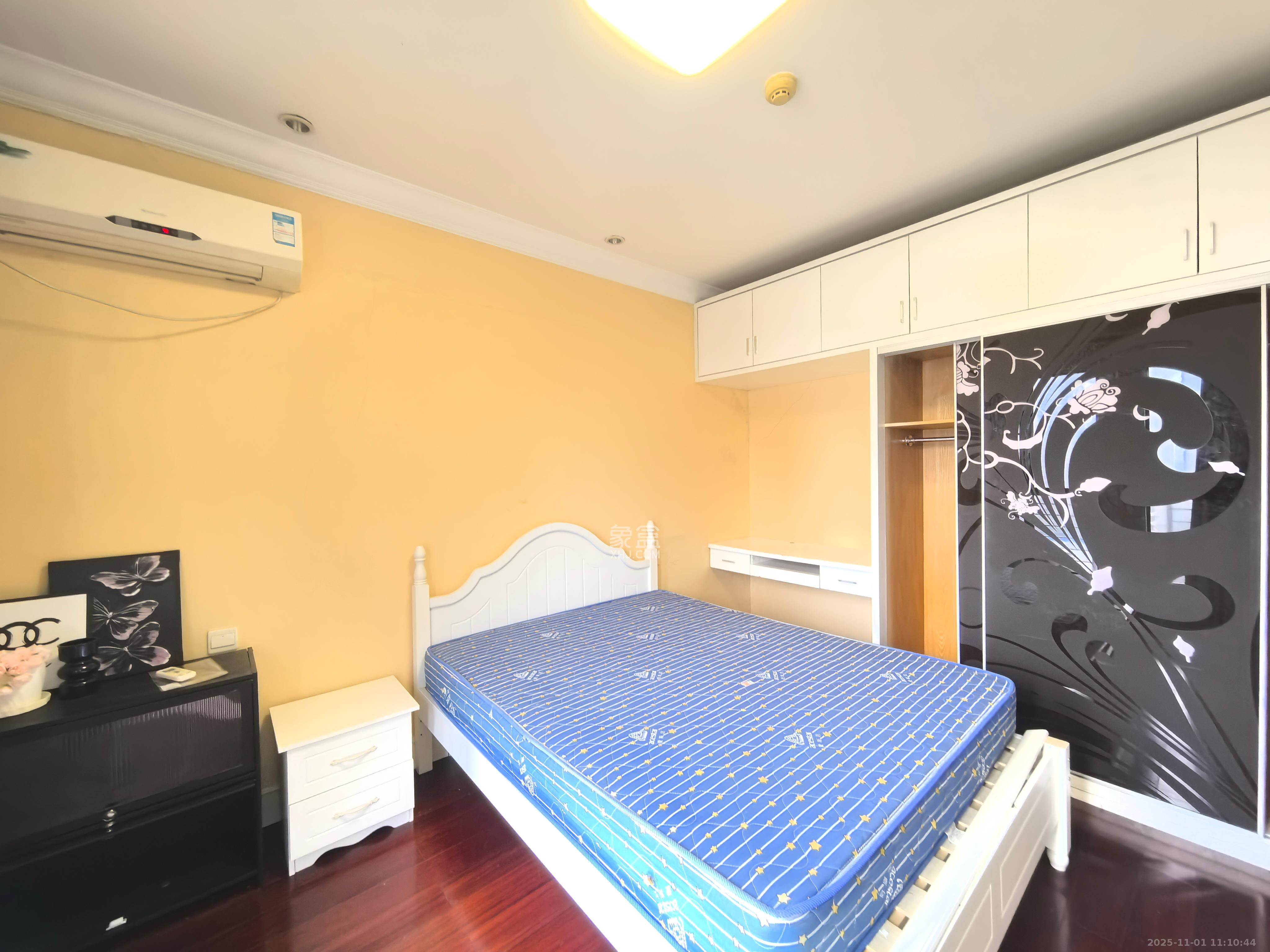 郡原广场  1室1厅1卫    1600.0元/月 郡原广场  1室1厅1卫    1600.0元/月室内图