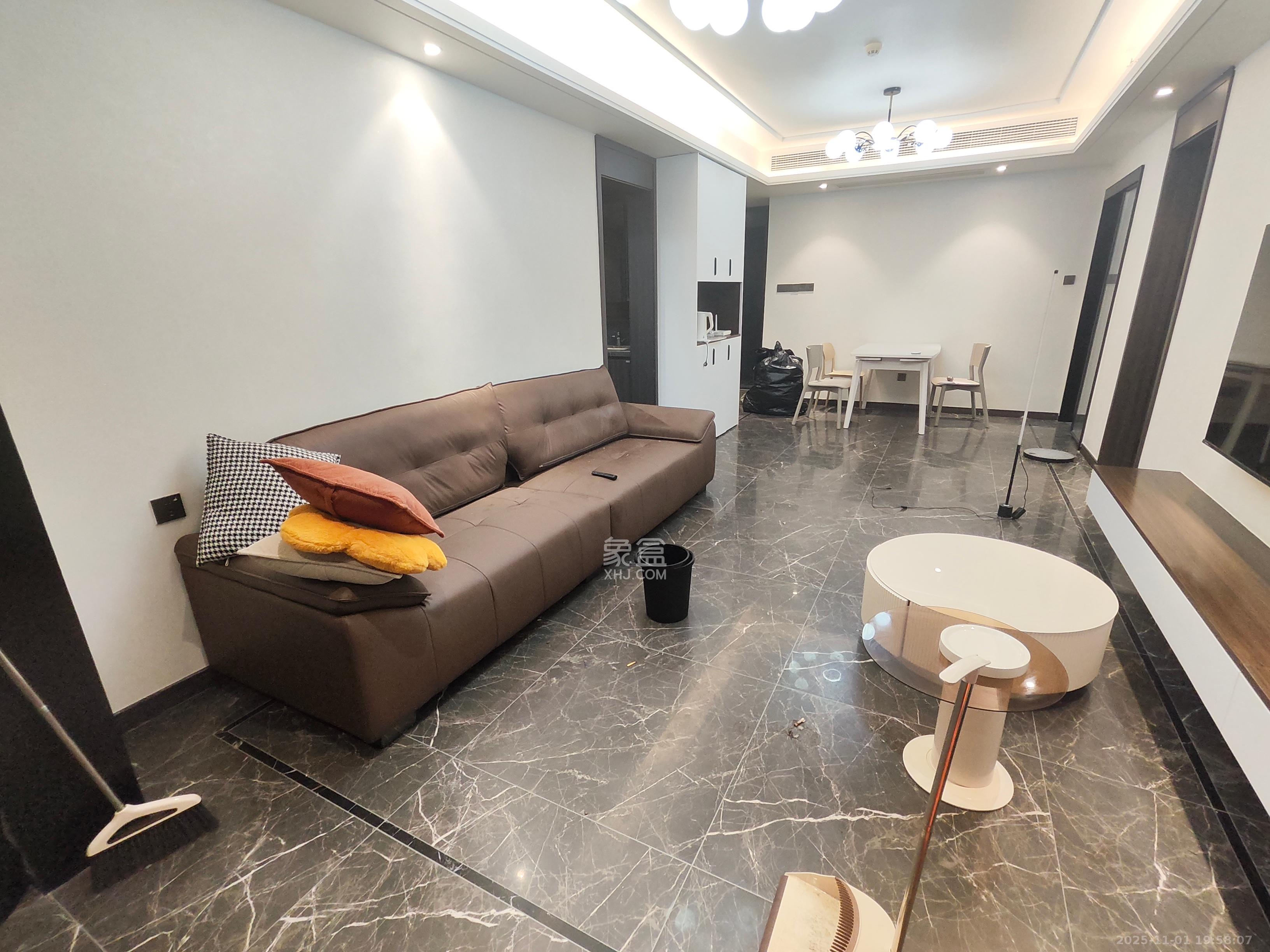 绿地麓云国际一期  3室2厅2卫    3500.0元/月室内图