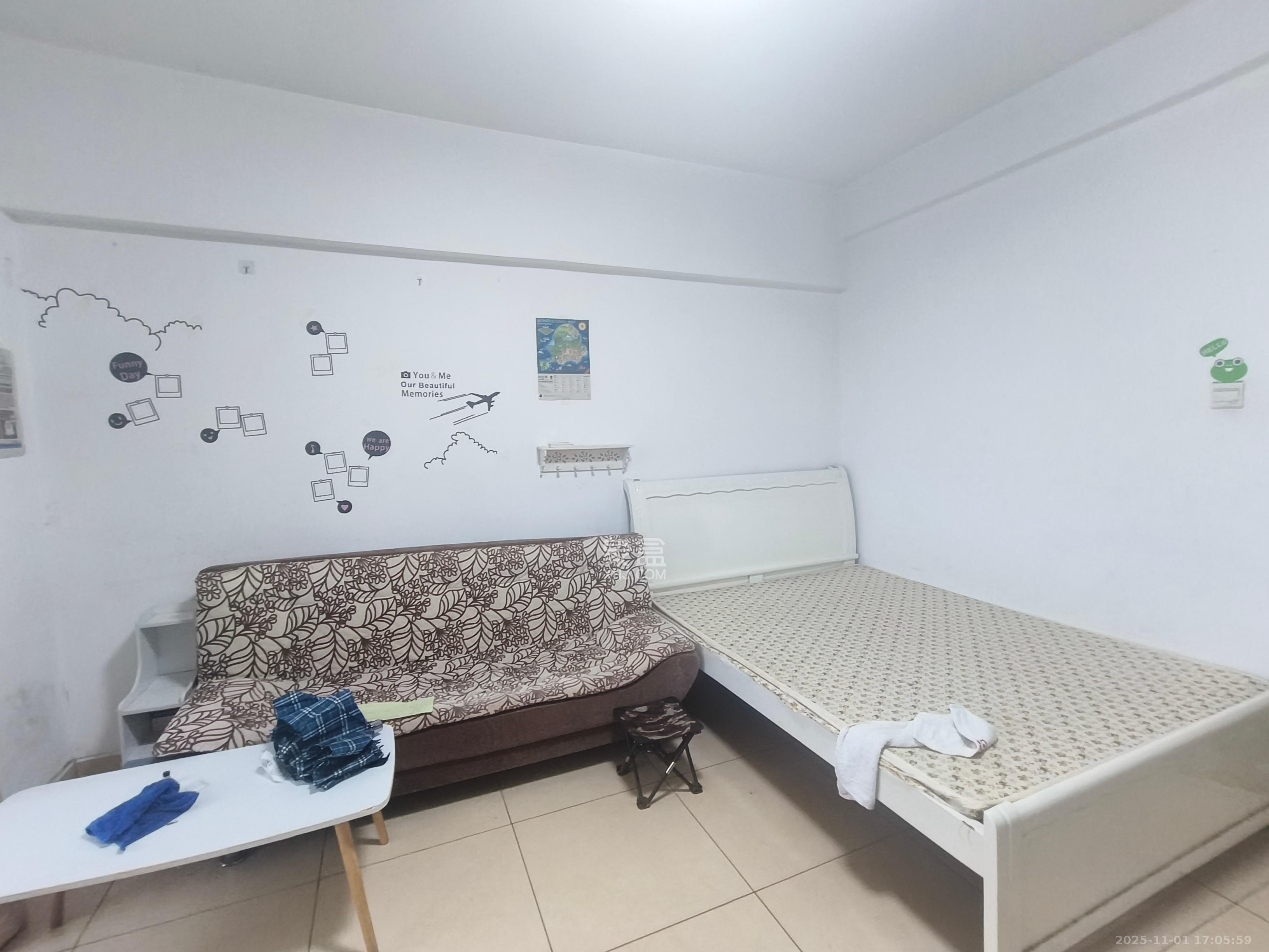 观湖公寓  1室1厅1卫    1500.0元/月室内图