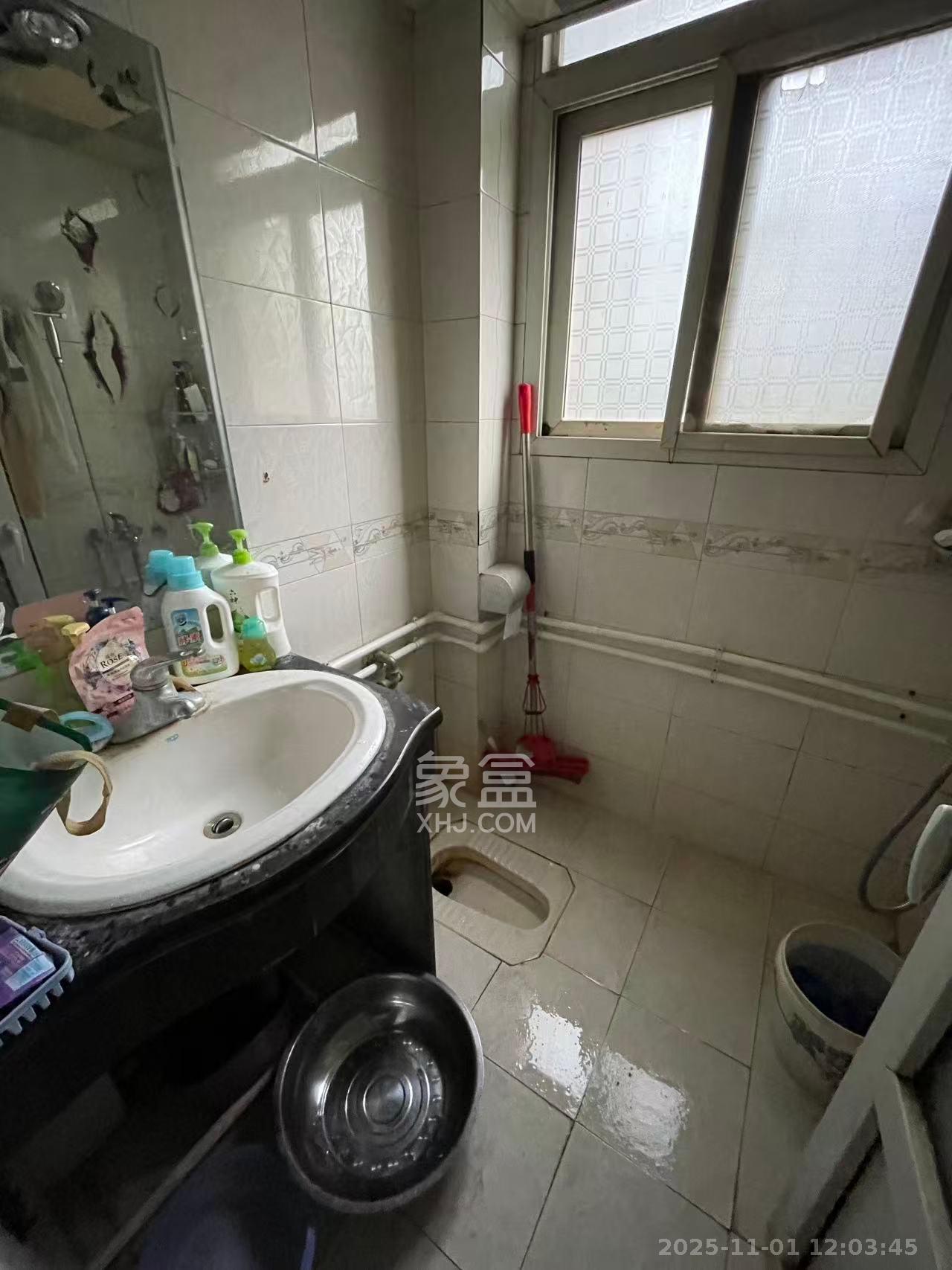 自然安置小区 2室1厅1卫 1500.0元/月 自然安置小区 2室1厅1卫 1500.0元/月室内图