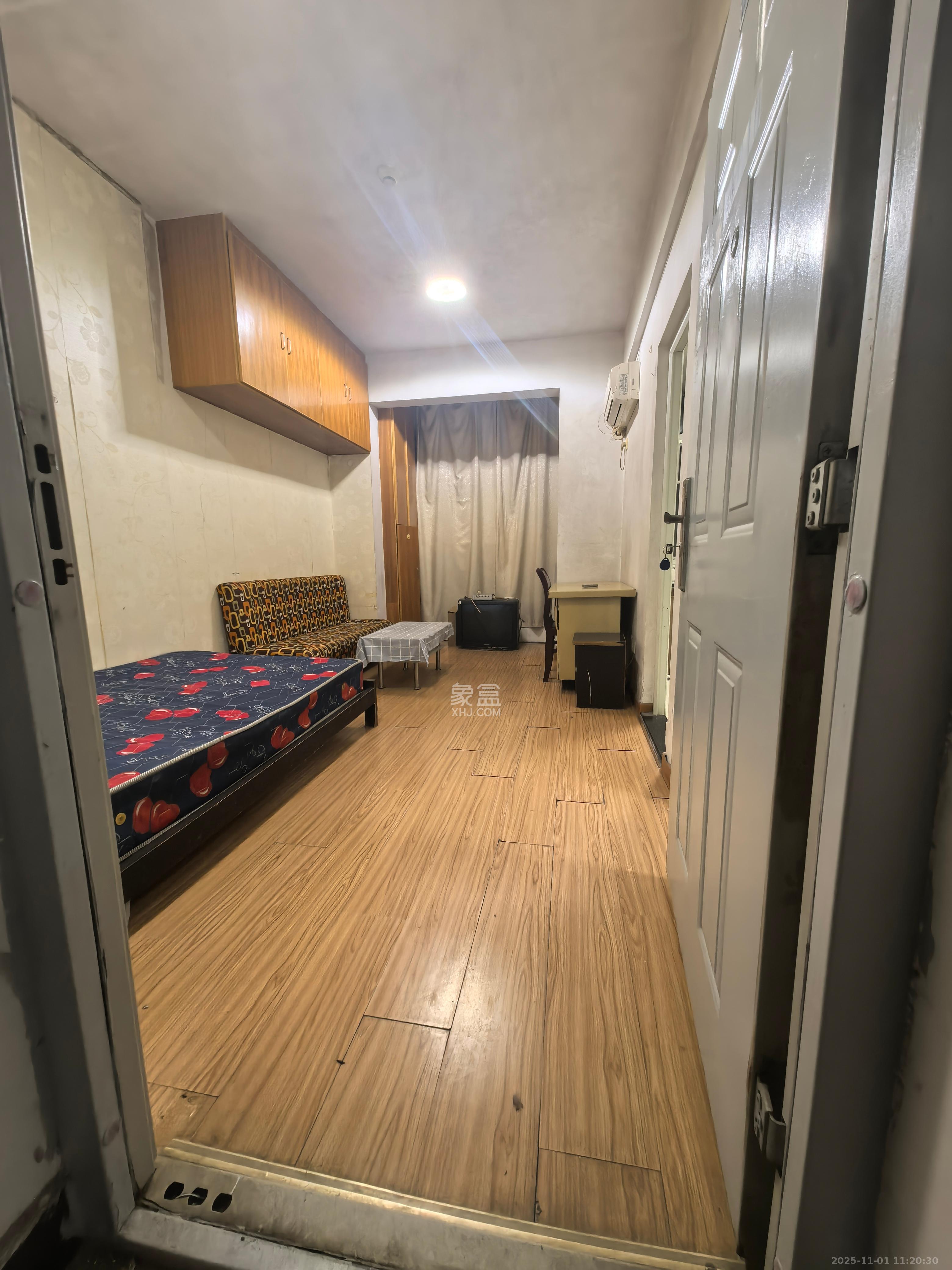 东方新世界  1室1厅1卫    1000.0元/月室内图