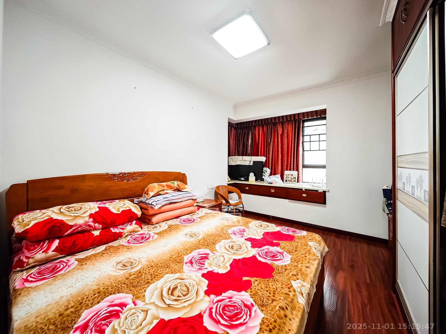 山语城三期  3室2厅2卫    98.0万卧室