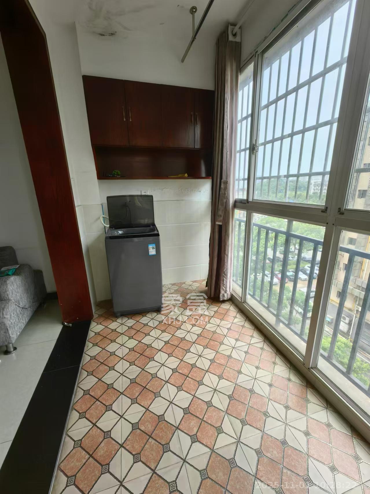 麓谷锦和园  3室2厅1卫    2200.0元/月室内图