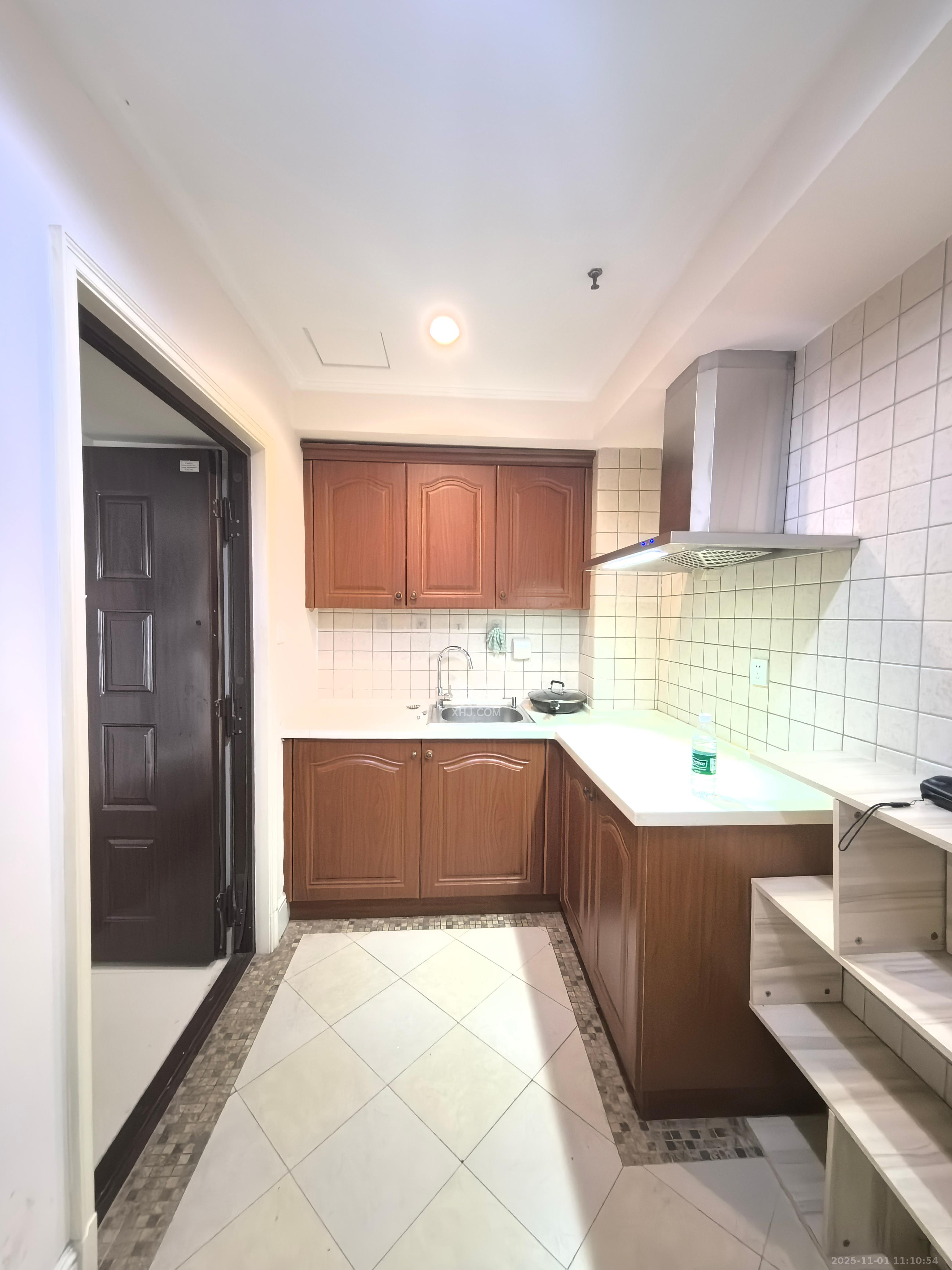 郡原广场  1室1厅1卫    1600.0元/月 郡原广场  1室1厅1卫    1600.0元/月室内图