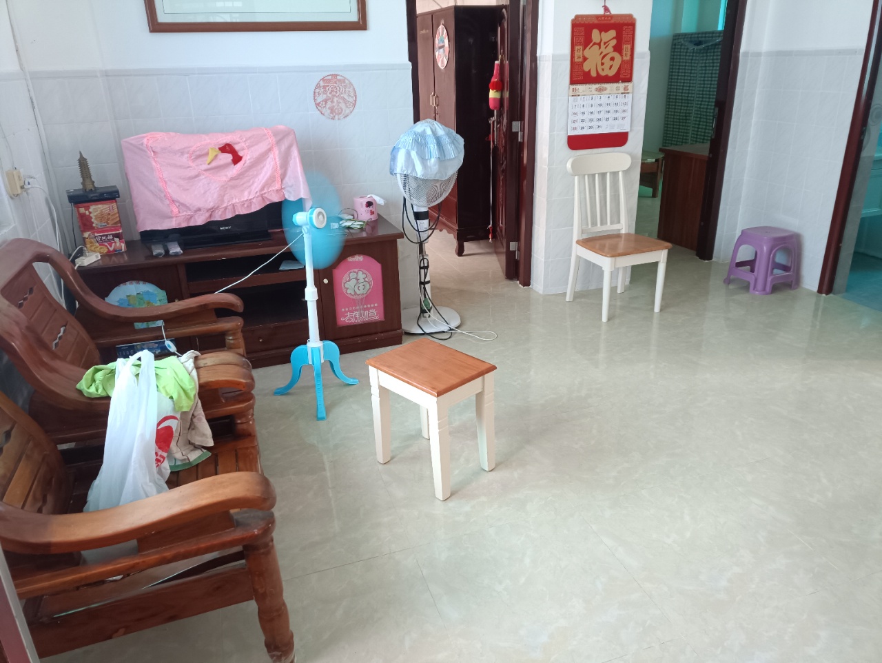 椰岛广场  2室1厅1卫    1600.0元/月 椰岛广场  2室1厅1卫    1600.0元/月室内图