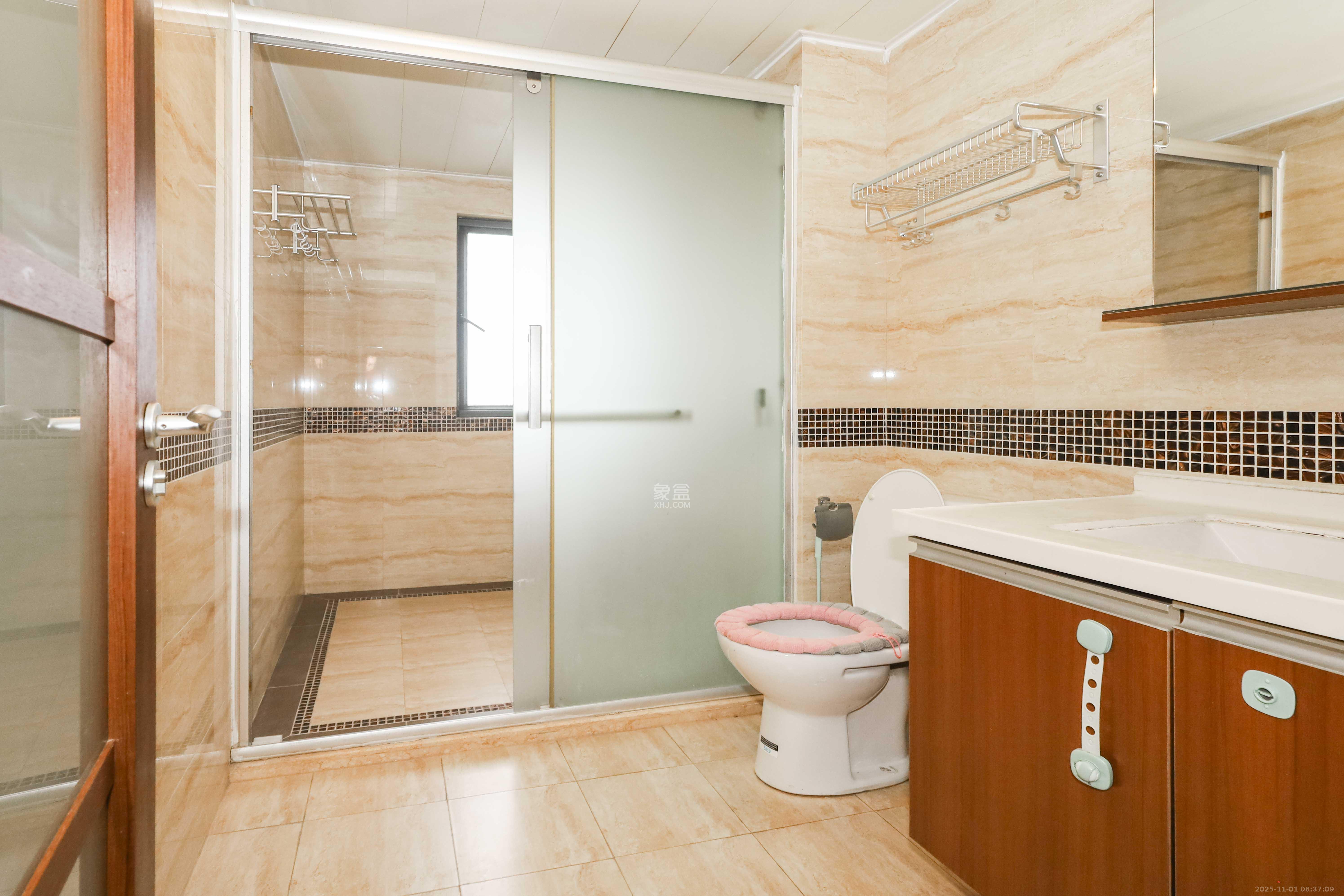 万科城市花园  3室2厅2卫    99.0万卫生间