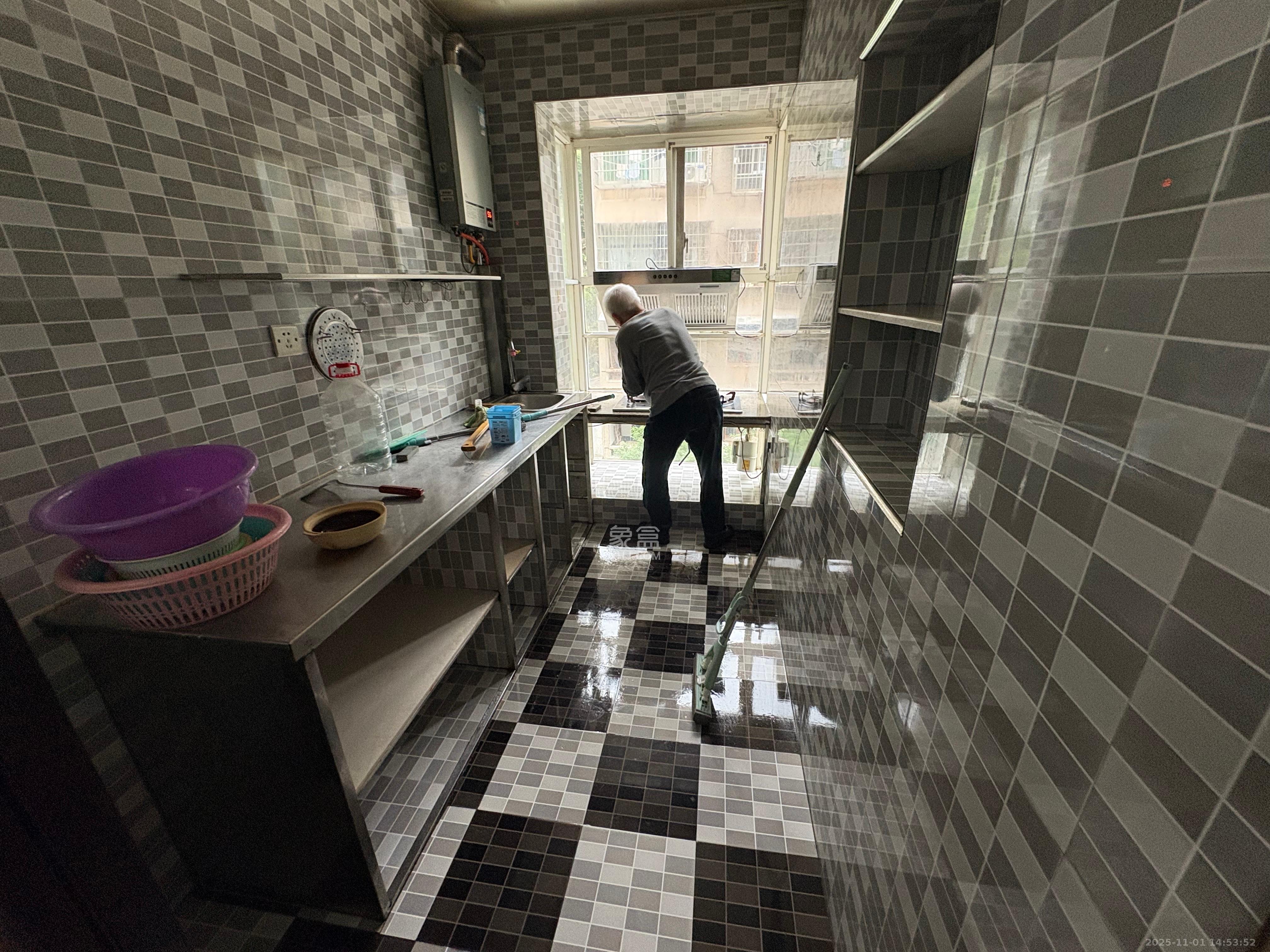 红花坡社区  2室1厅1卫    1500.0元/月室内图