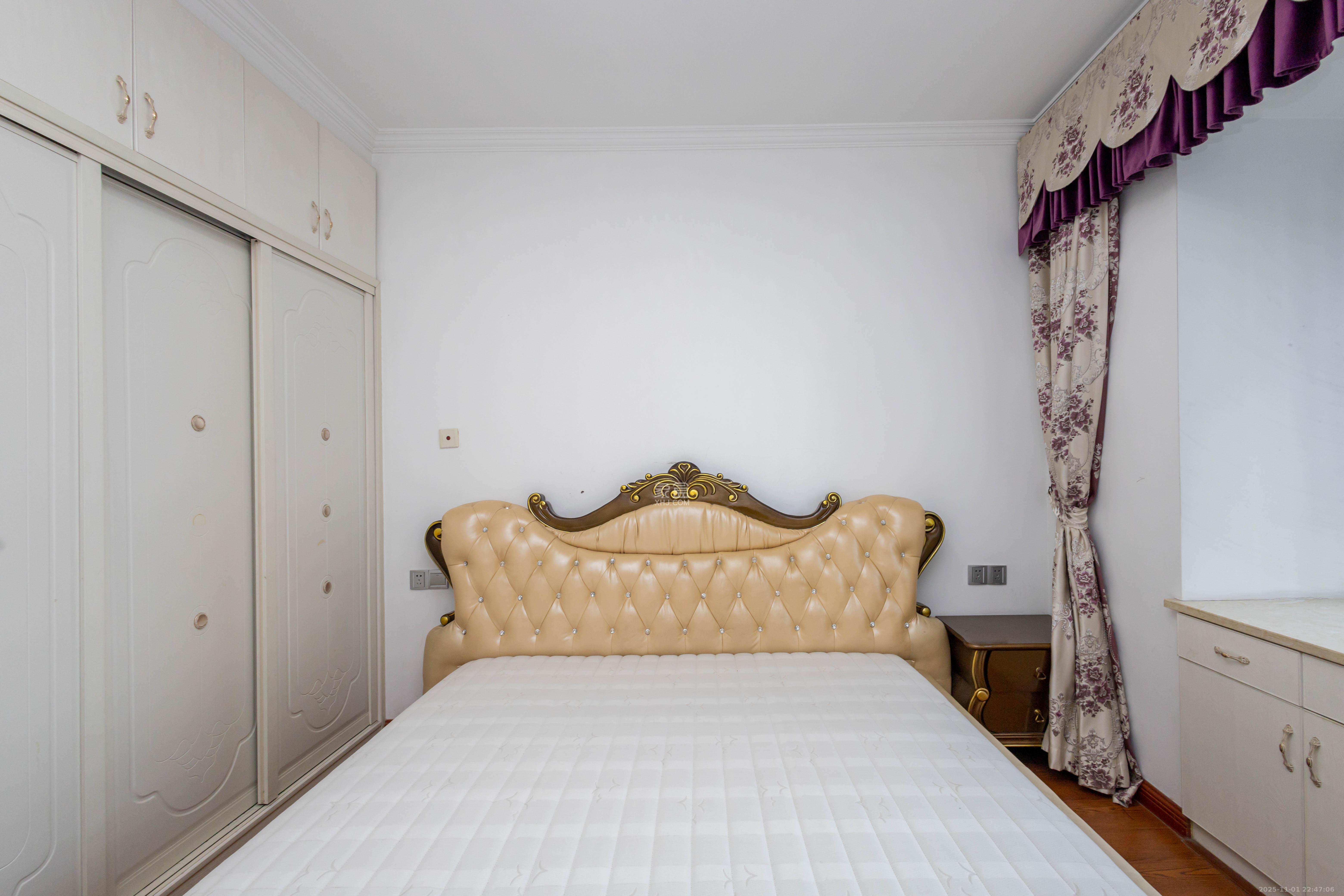 辉宏橄榄城  5室2厅1卫    82.8万卧室