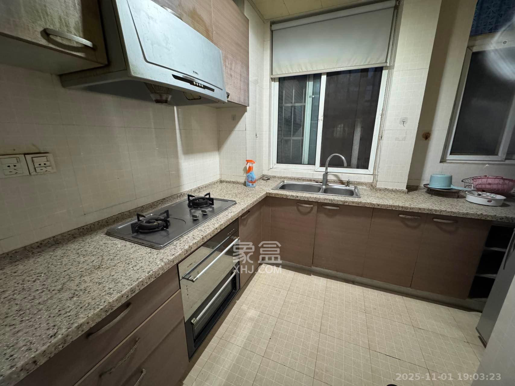 金碧文华  2室2厅1卫    1900.0元/月 金碧文华  2室2厅1卫    1900.0元/月室内图