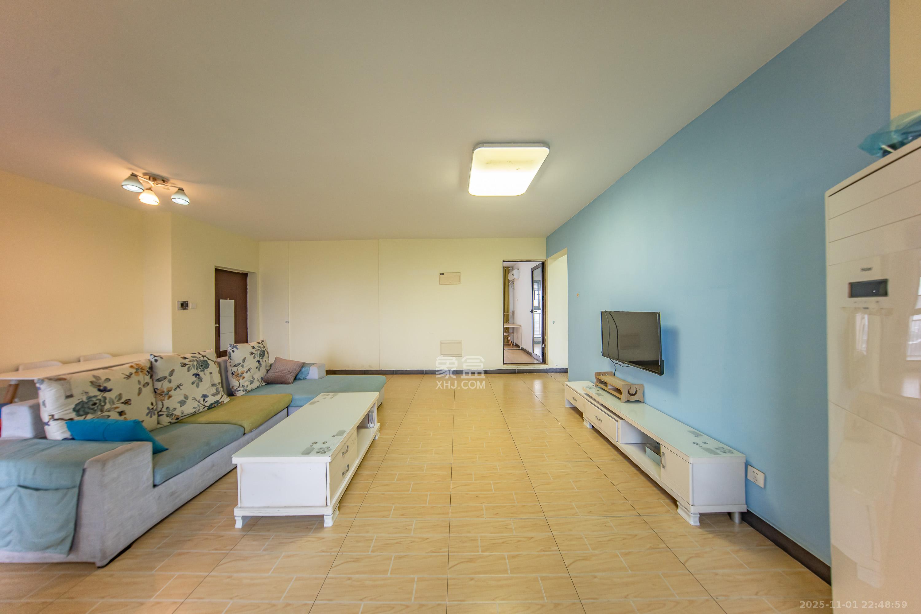 洋湖18克拉(旷远洋湖18克拉)  3室2厅2卫    98.0万 洋湖18克拉(旷远洋湖18克拉)  3室2厅2卫    98.0万客厅