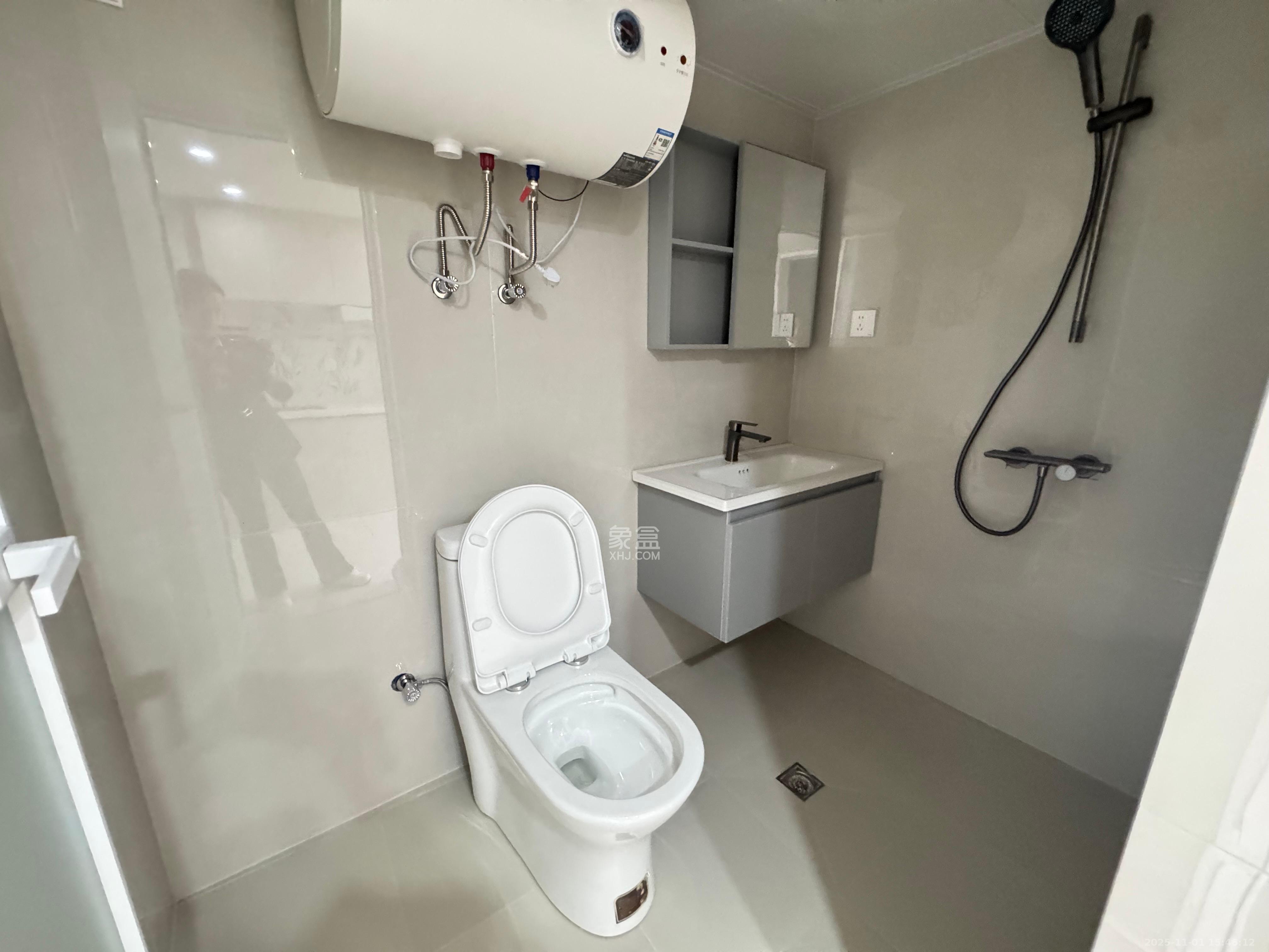 年华世嘉酒店(原:延年世嘉酒店) 1室1厅1卫 1900.0元/月 年华世嘉酒店(原:延年世嘉酒店) 1室1厅1卫 1900.0元/月室内图