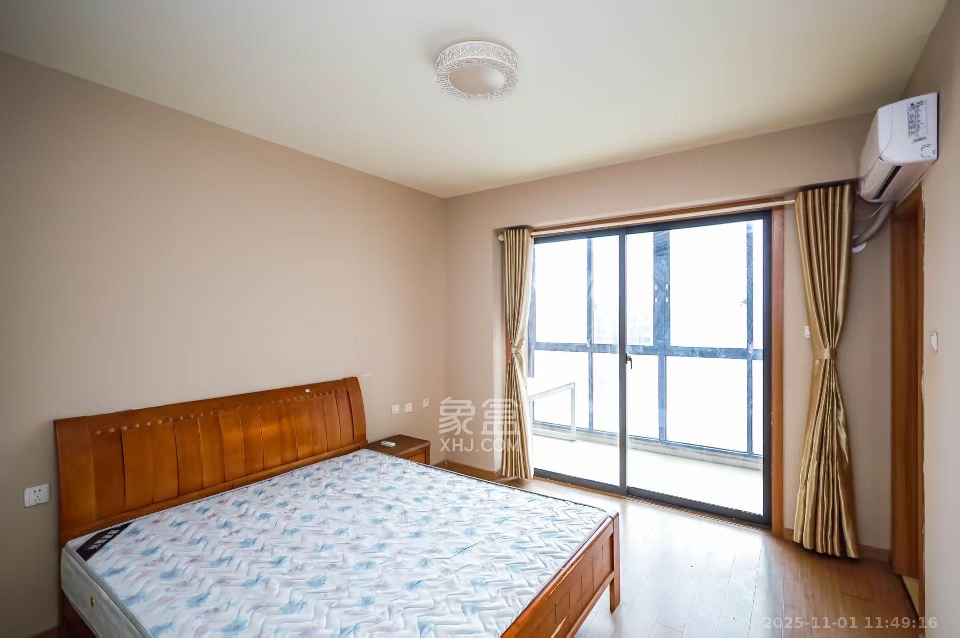 麓谷小镇  3室2厅1卫    2800.0元/月室内图