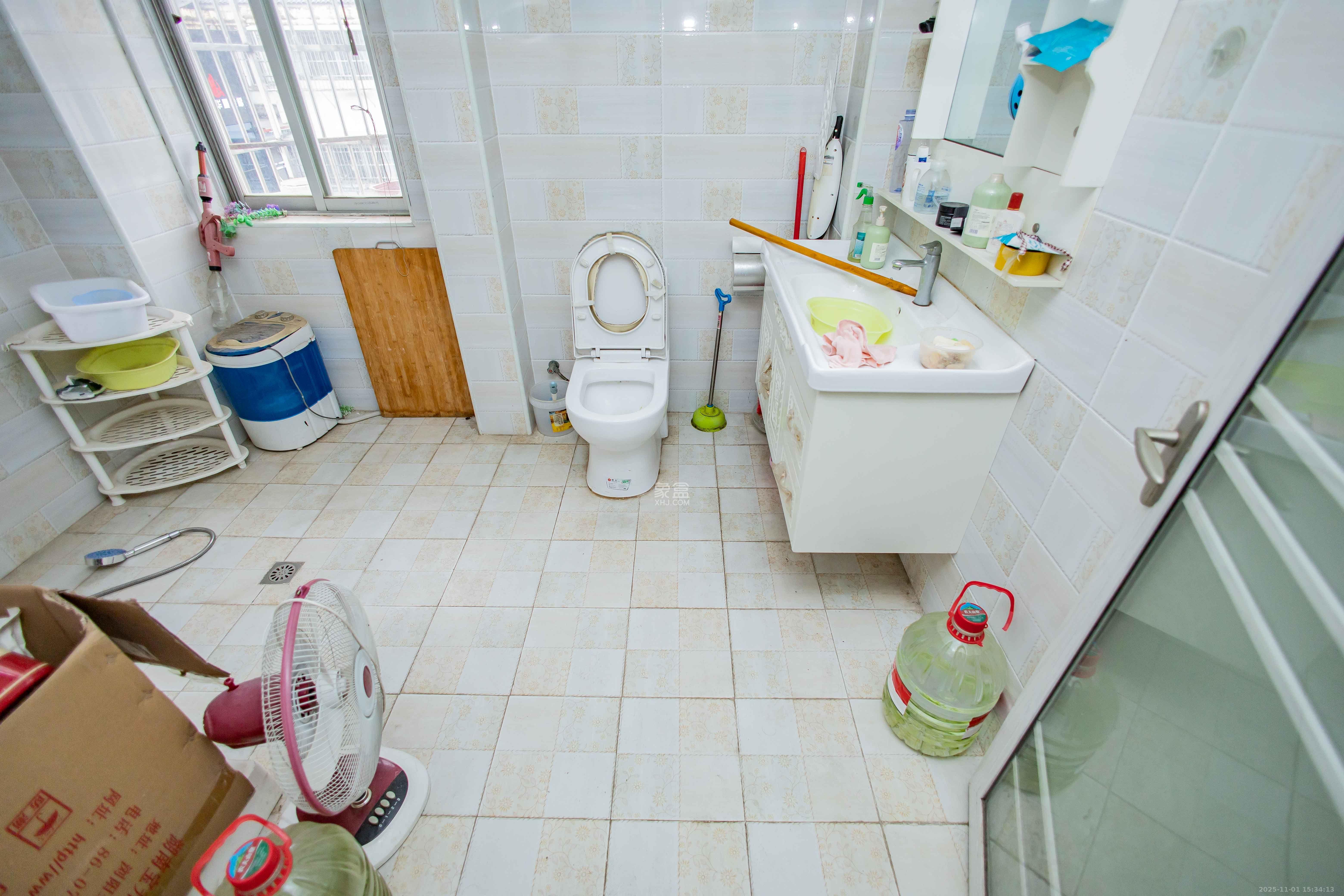 咸嘉新村嘉兴苑  1室2厅1卫    3200.0元/月室内图