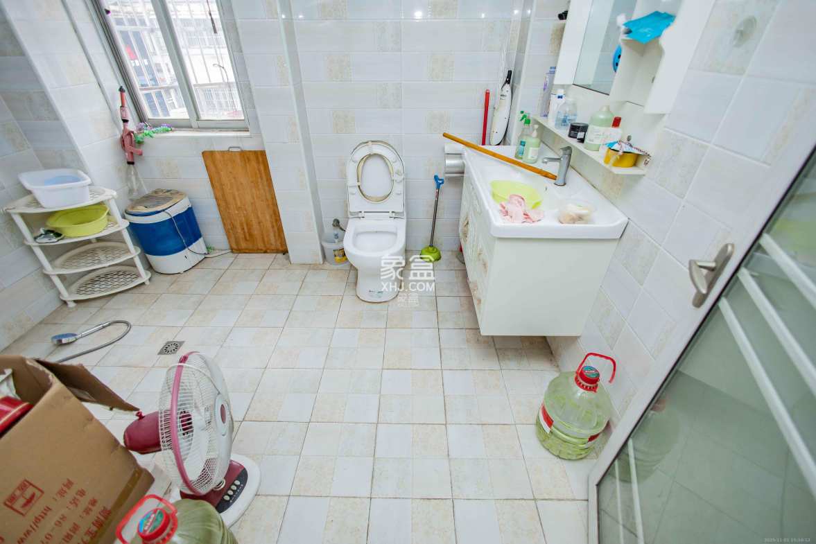 咸嘉新村嘉兴苑 1室2厅1卫 3200.0元/月 咸嘉新村嘉兴苑 1室2厅1卫 3200.0元/月室内图