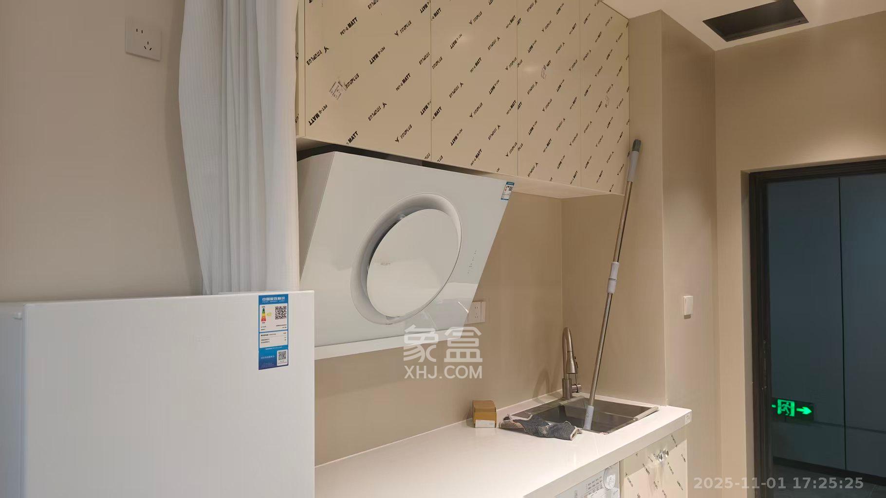 绿地商务广场  1室1厅1卫    1600.0元/月室内图