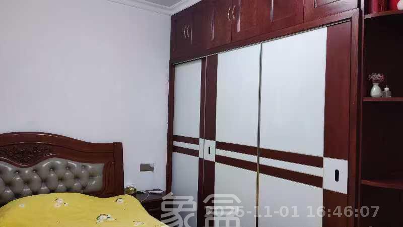 山水湾  3室2厅1卫    2000.0元/月室内图