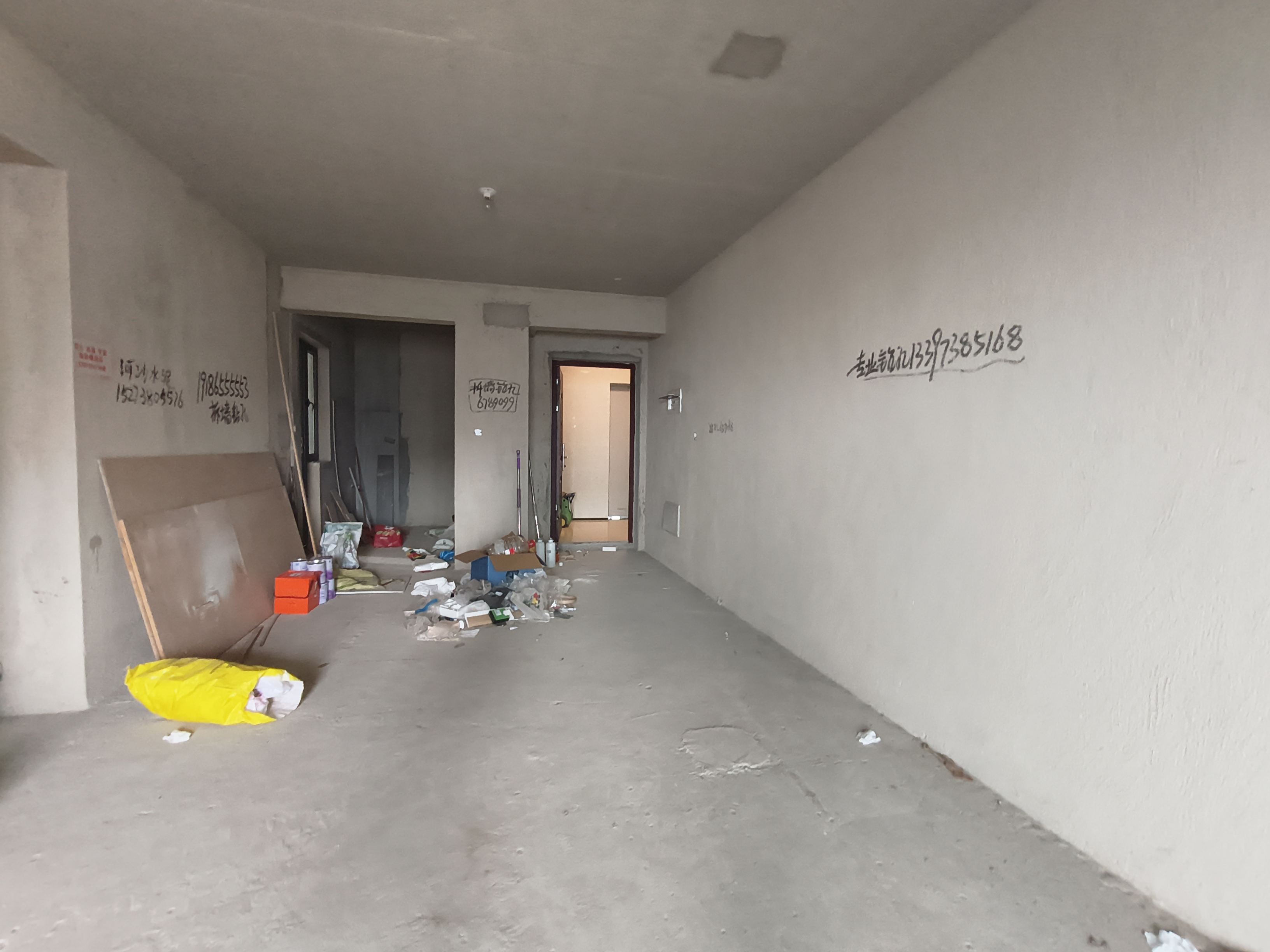 宁邦中心(文华里) 3室2厅2卫 56.8万 宁邦中心(文华里) 3室2厅2卫 56.8万客厅