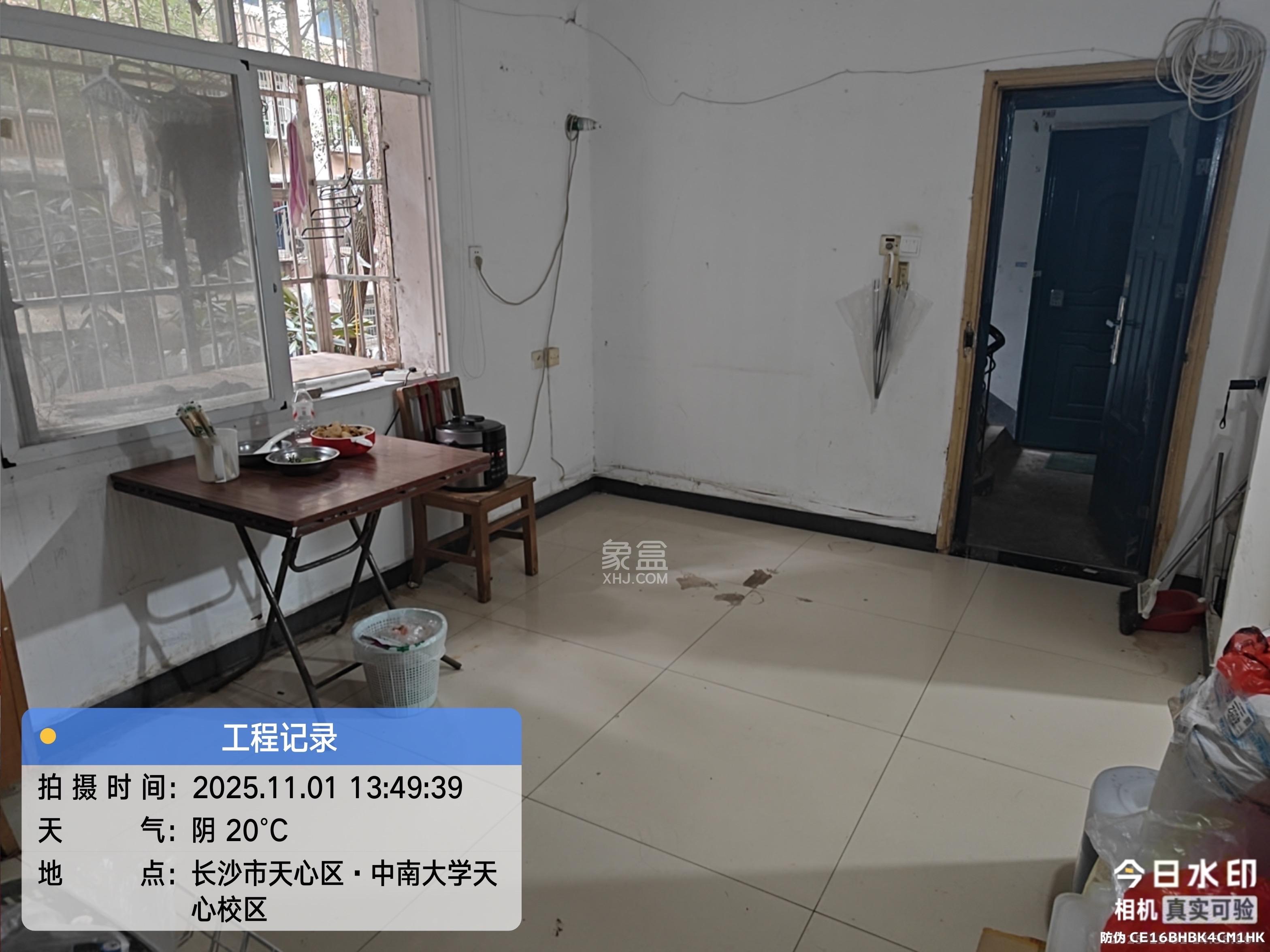 梅岭村  3室1厅1卫    1800.0元/月室内图1