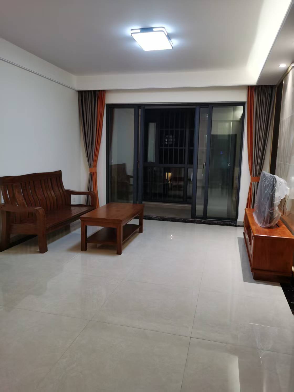 现代美居(喜盈门) 1室1厅1卫 2400.0元/月 现代美居(喜盈门) 1室1厅1卫 2400.0元/月室内图