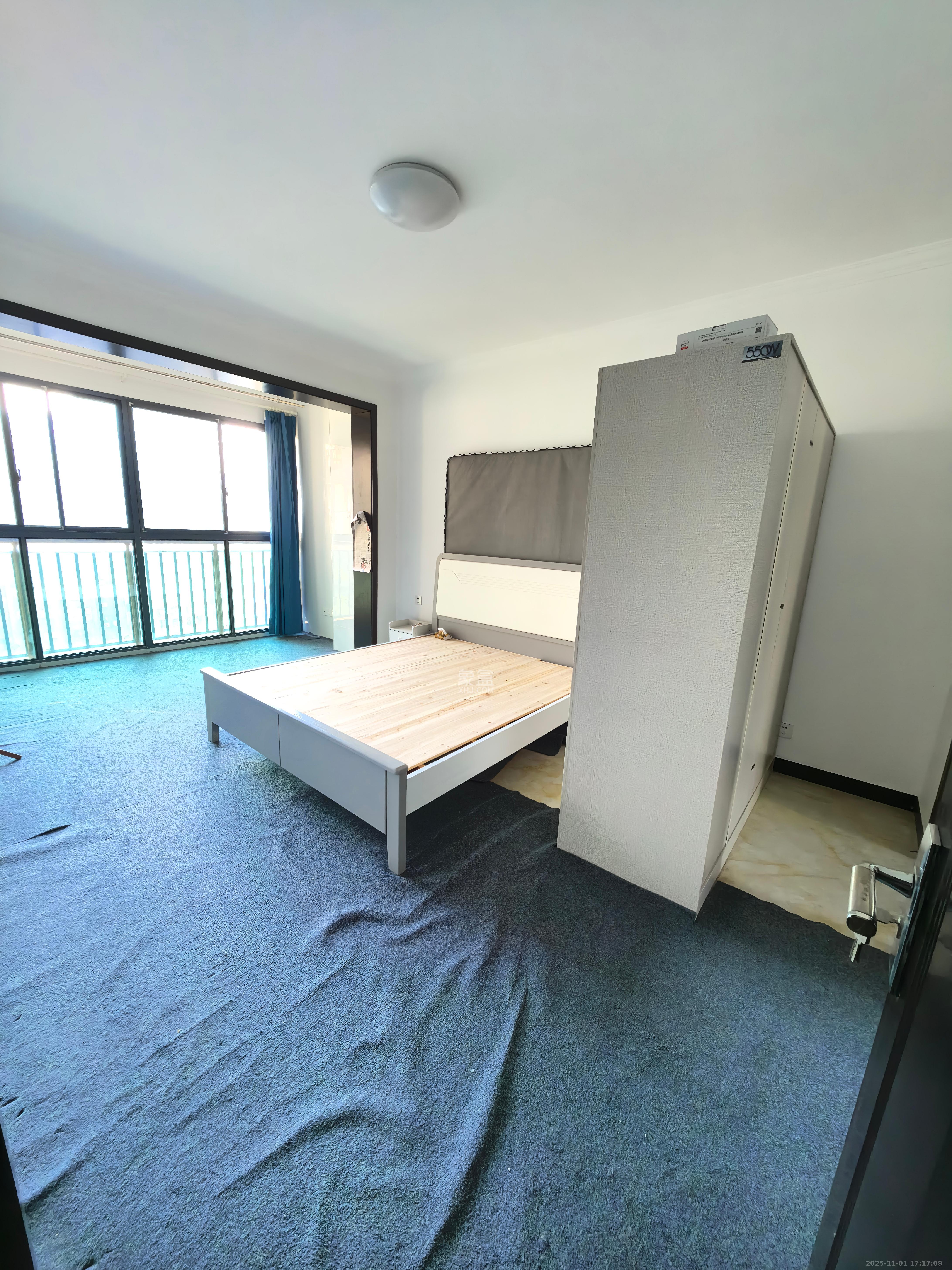 麓谷加州阳光  3室2厅2卫    2500.0元/月室内图