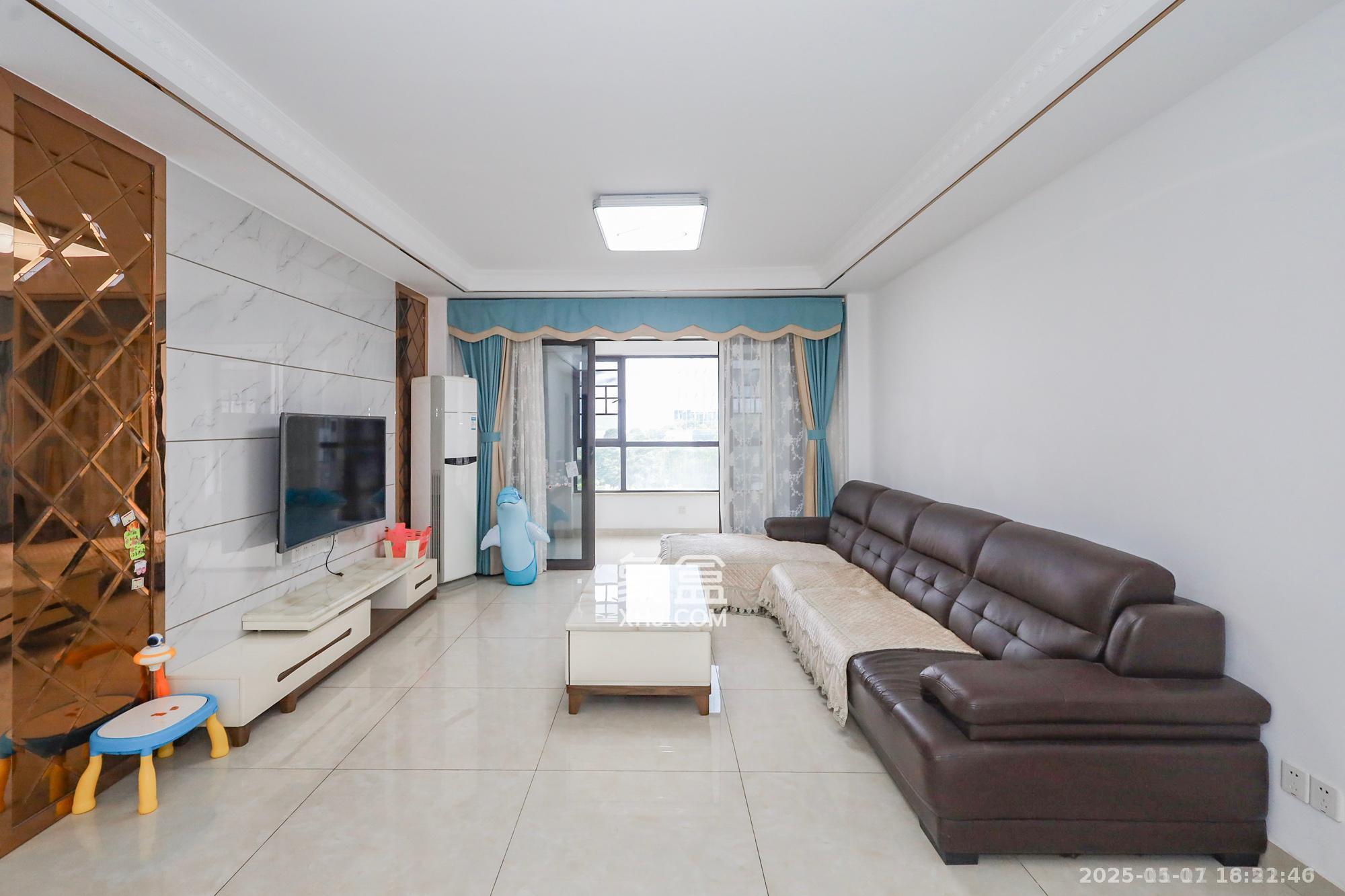 南山雍江汇（滨江国际新城）  3室2厅2卫    3700.0元/月室内图1