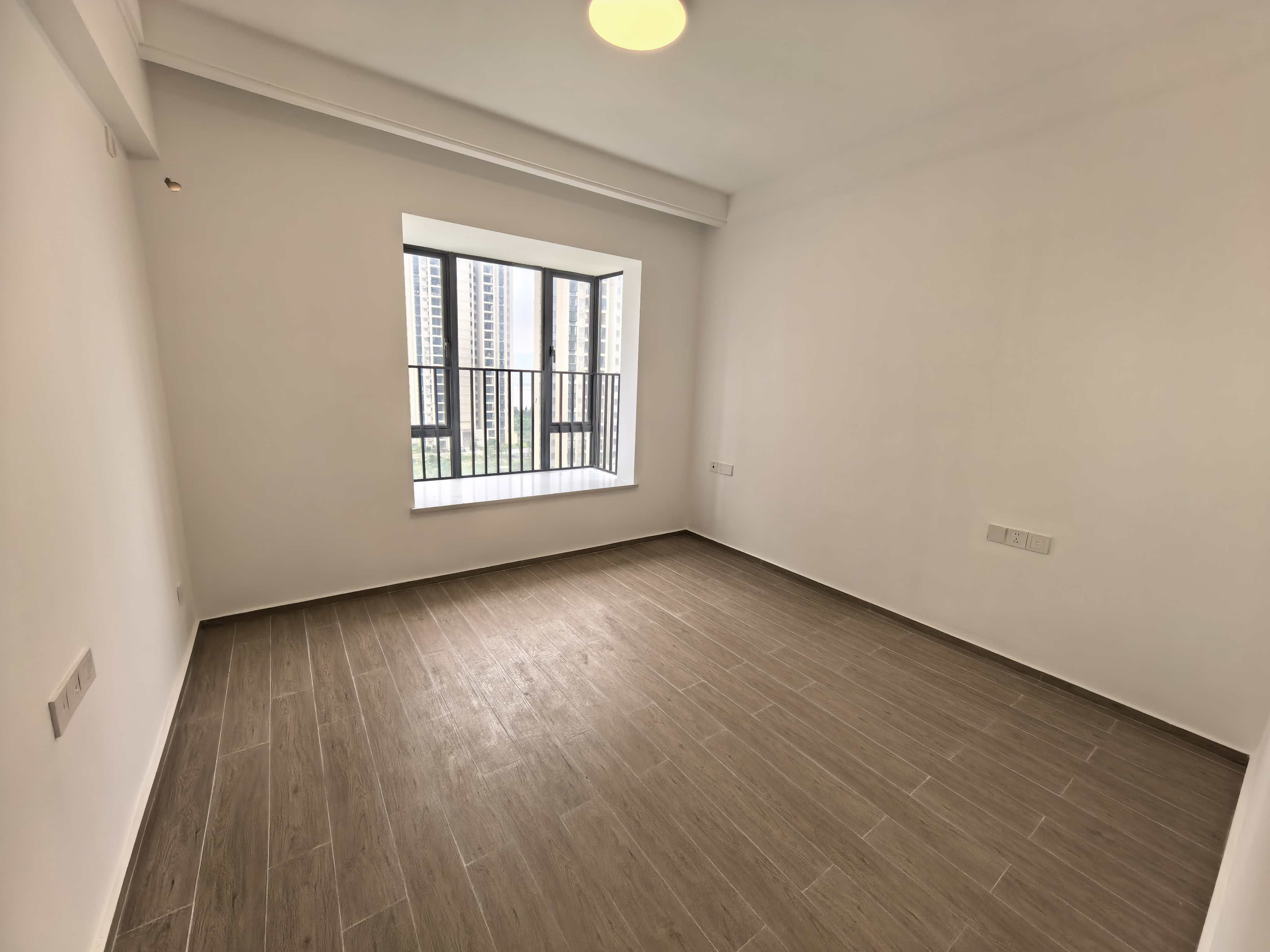 和风家园蓝天居  3室2厅2卫    2000.0元/月室内图