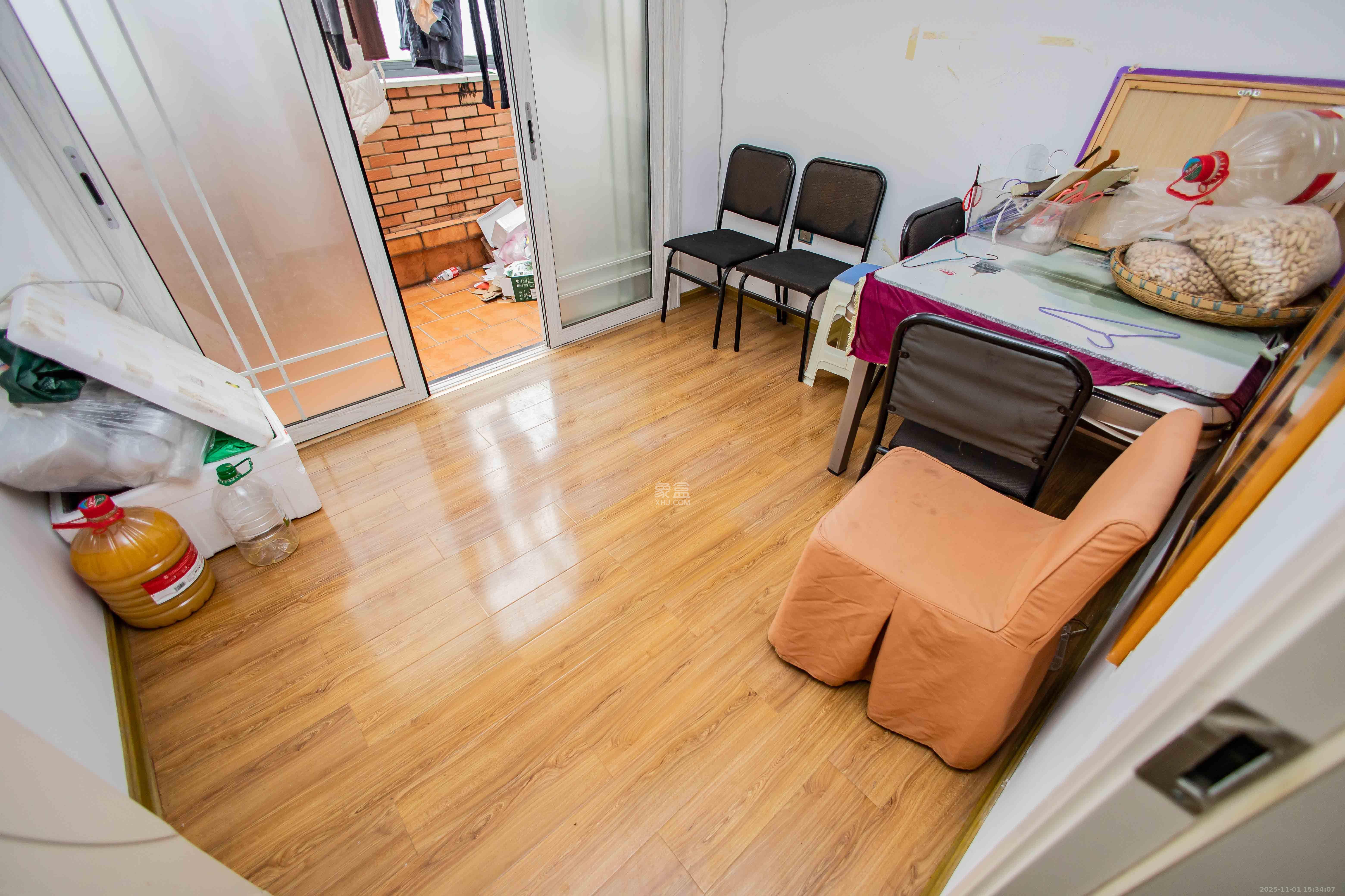 咸嘉新村嘉兴苑  1室2厅1卫    3200.0元/月室内图