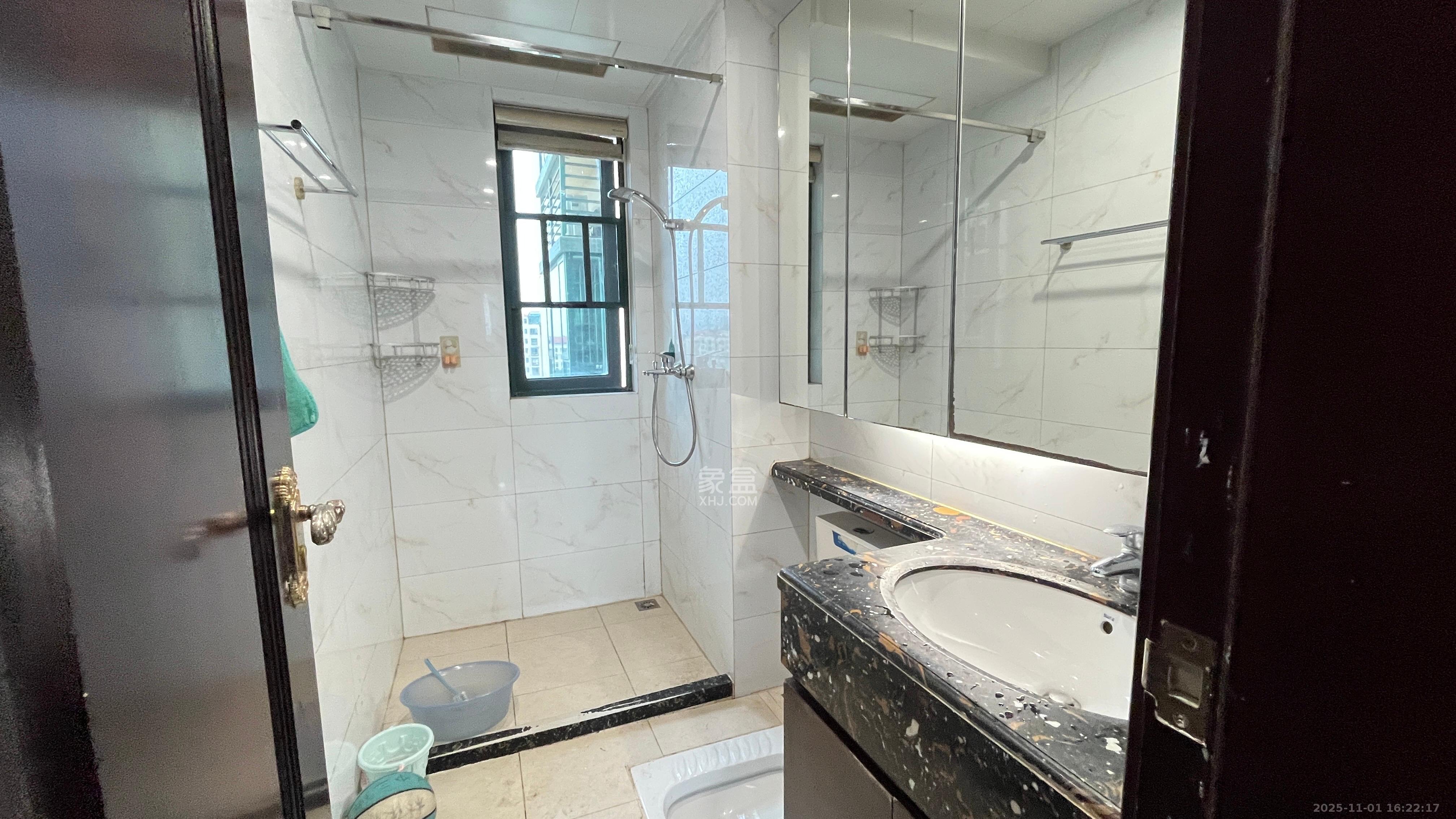 恒大雅苑  3室2厅1卫    2500.0元/月 恒大雅苑  3室2厅1卫    2500.0元/月室内图