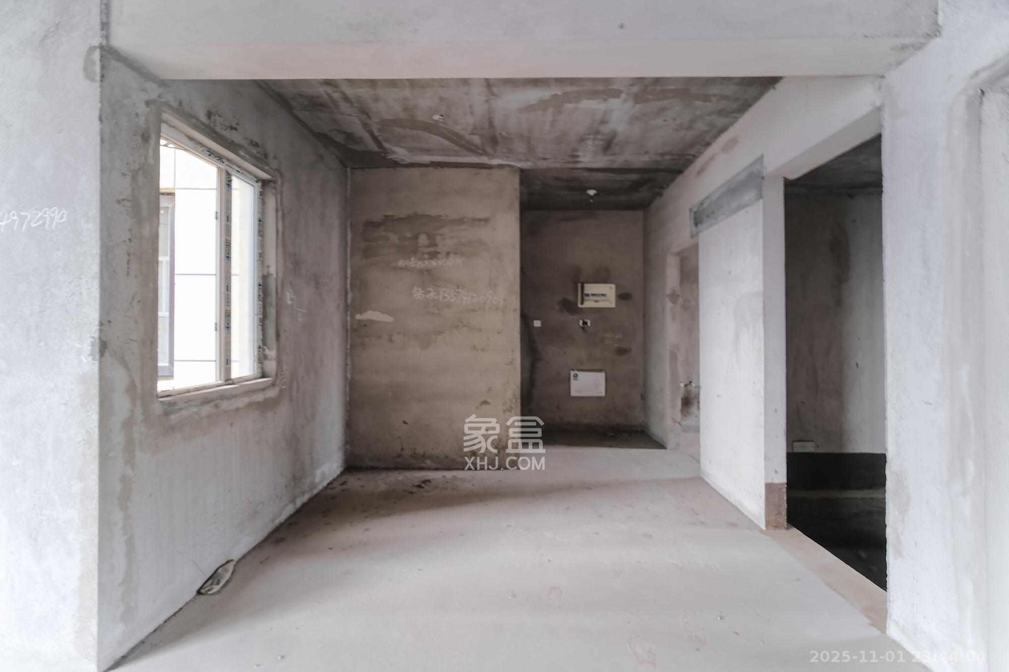 保利香槟国际  3室2厅2卫    79.8万客厅