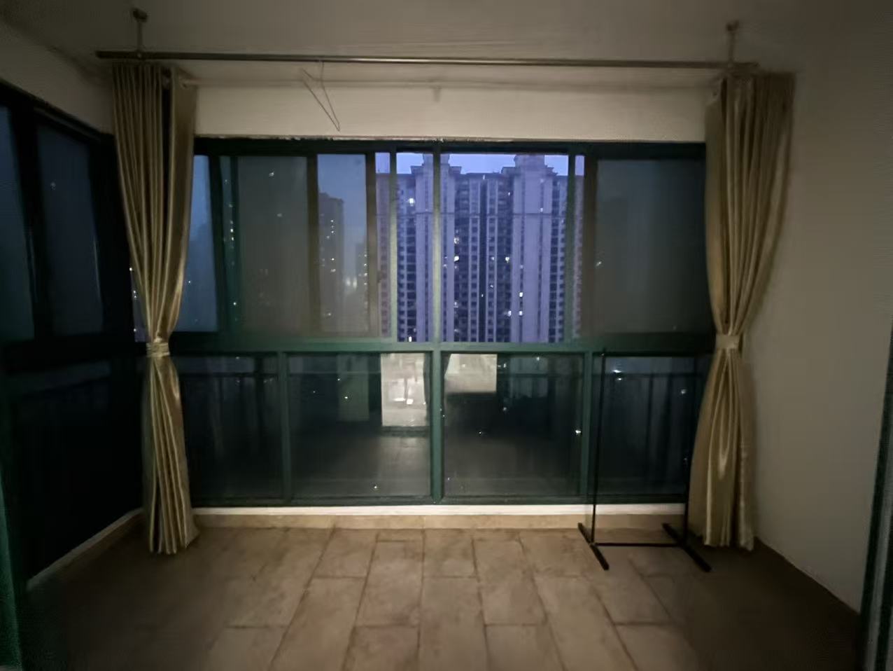 恒大绿洲 3室2厅2卫 1800.0元/月 恒大绿洲 3室2厅2卫 1800.0元/月户型图