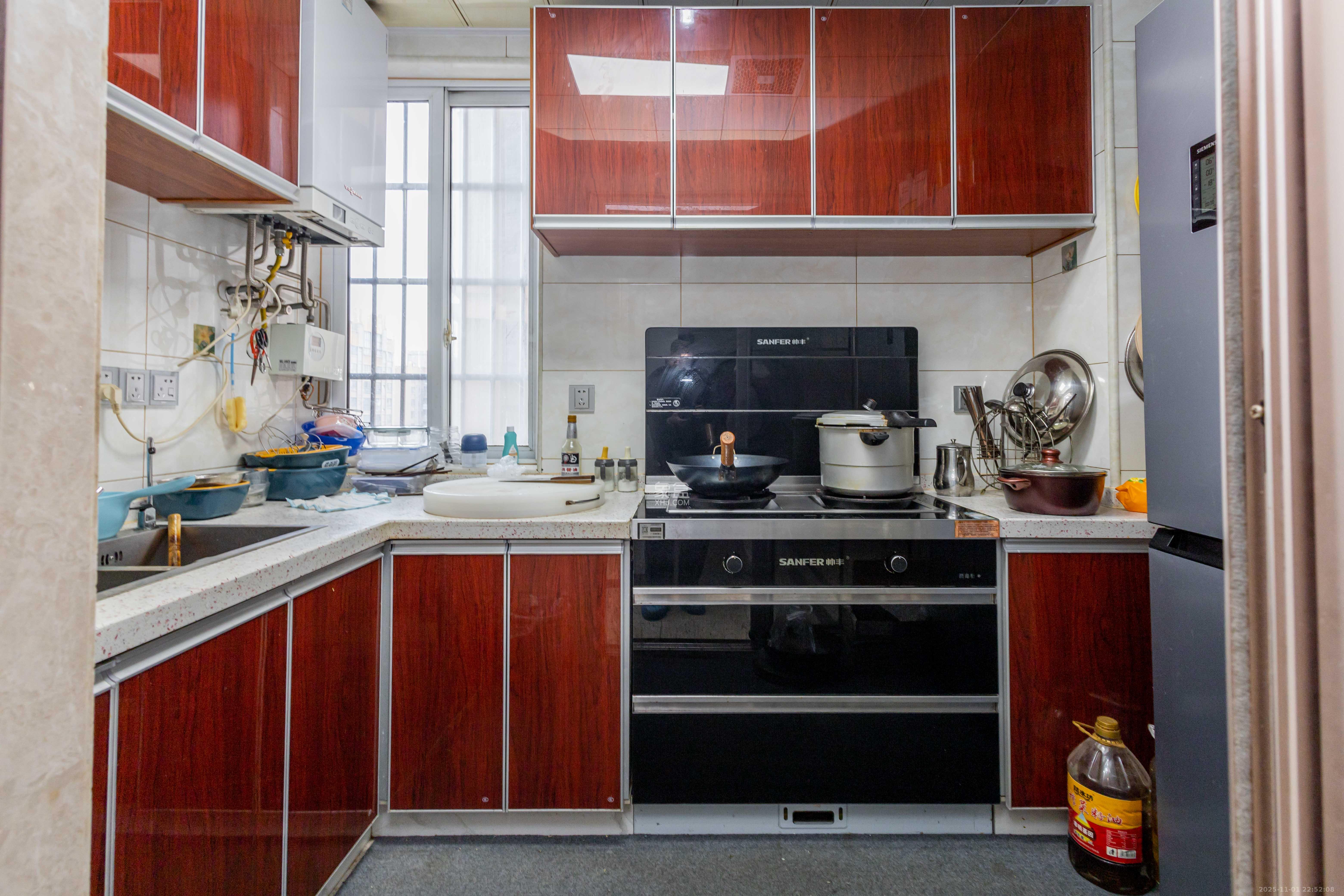 爵士湘 3室2厅2卫 82.8万 爵士湘 3室2厅2卫 82.8万厨房