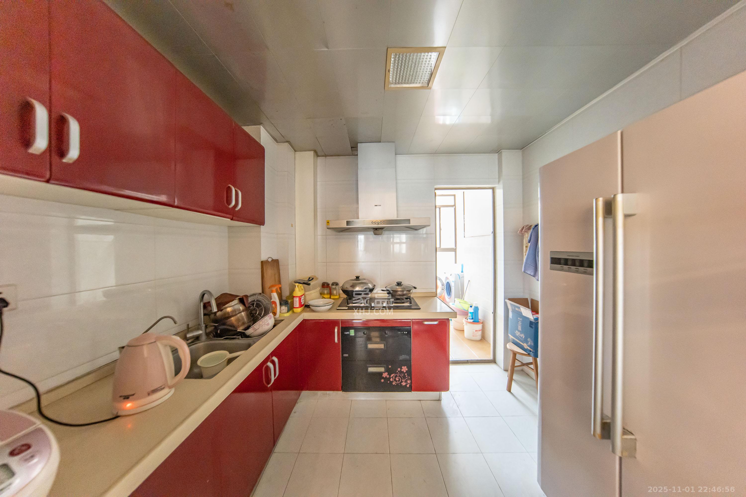 米兰春天 3室2厅2卫 80.0万 米兰春天 3室2厅2卫 80.0万厨房