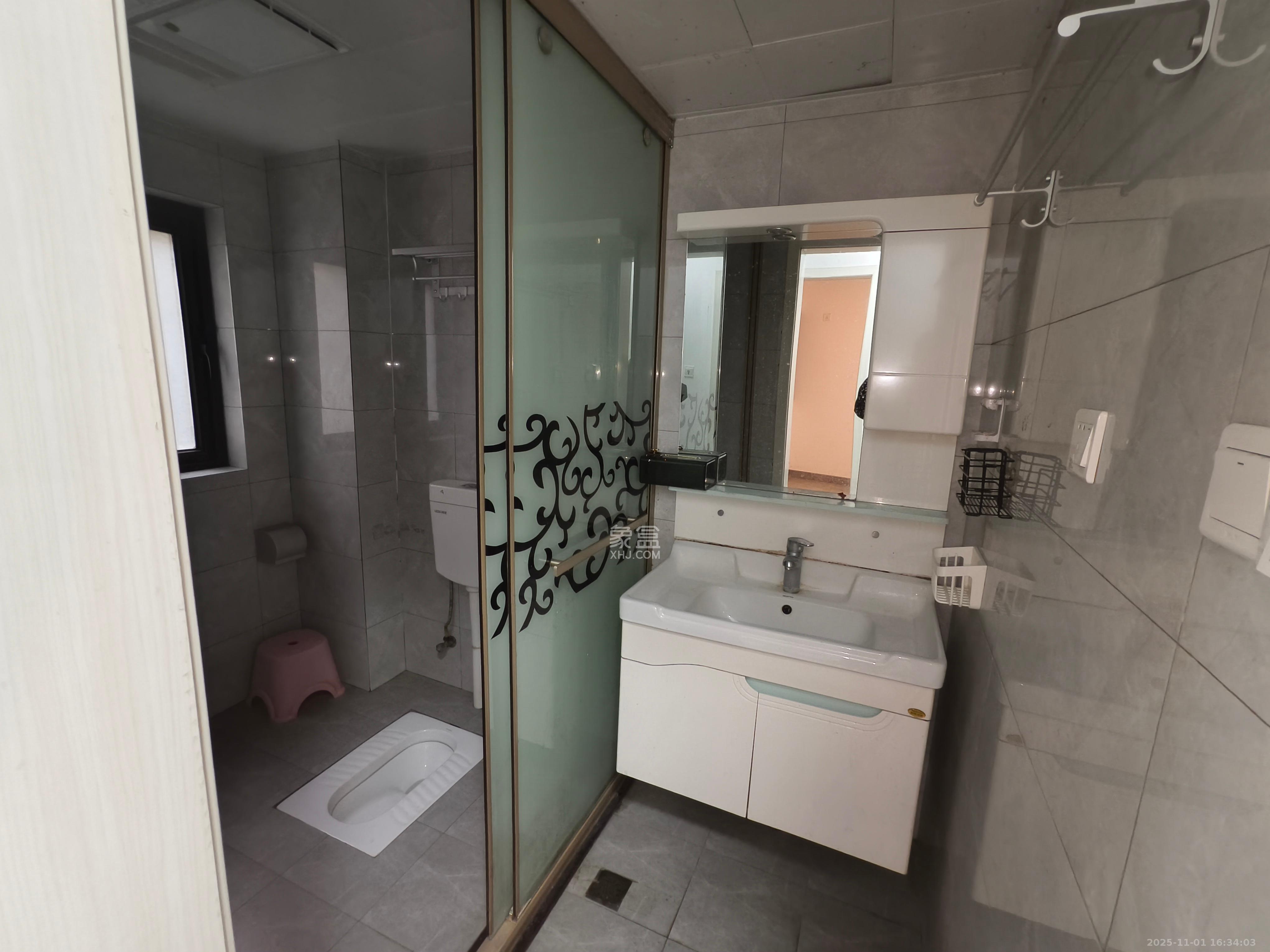 北辰中央公园C区 3室2厅2卫 2400.0元/月 北辰中央公园C区 3室2厅2卫 2400.0元/月室内图