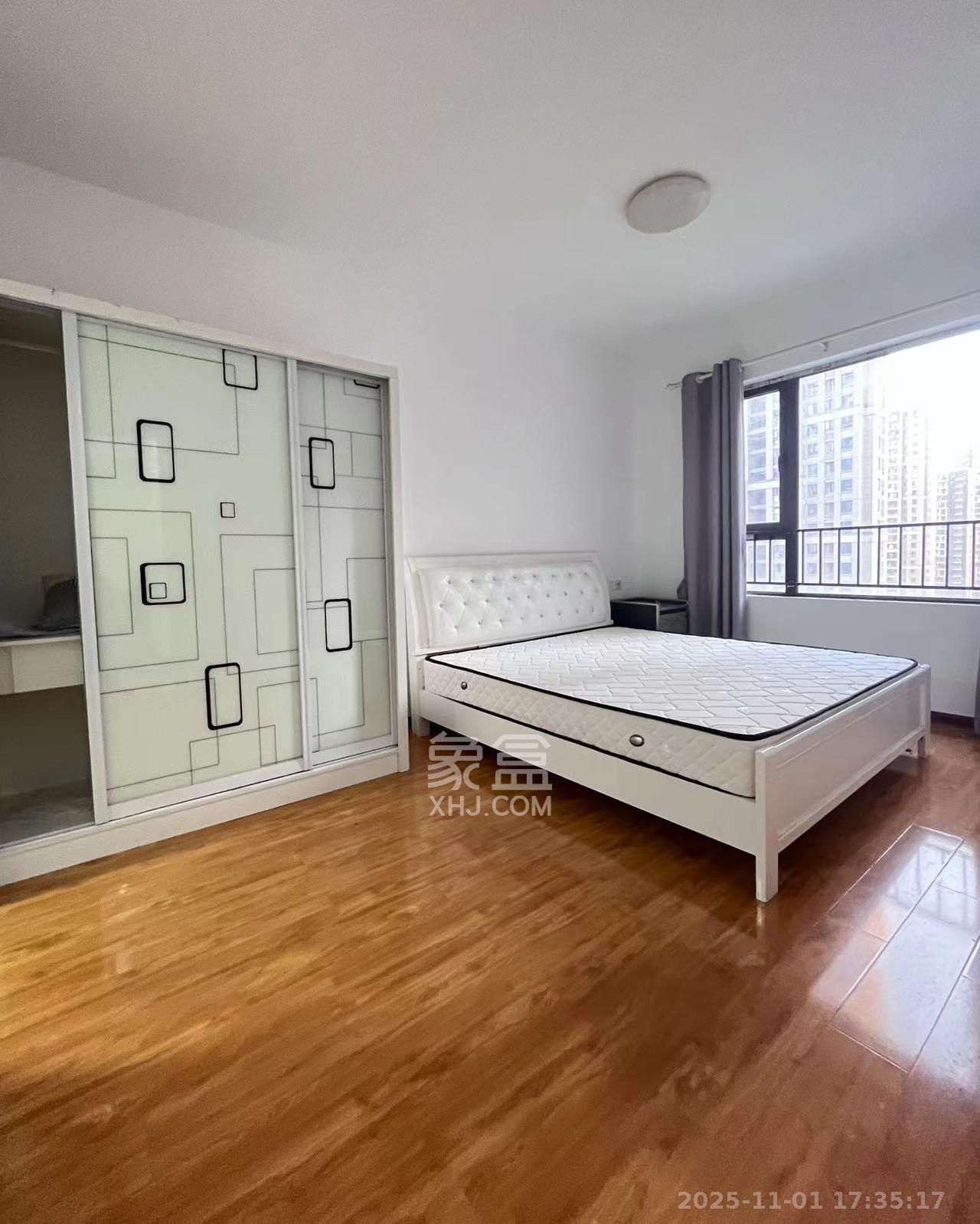 卓越浅水湾  3室2厅2卫    2500.0元/月 卓越浅水湾  3室2厅2卫    2500.0元/月室内图