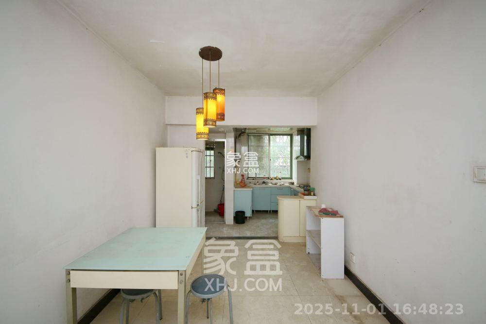 芙蓉苑  4室2厅2卫    2200.0元/月室内图