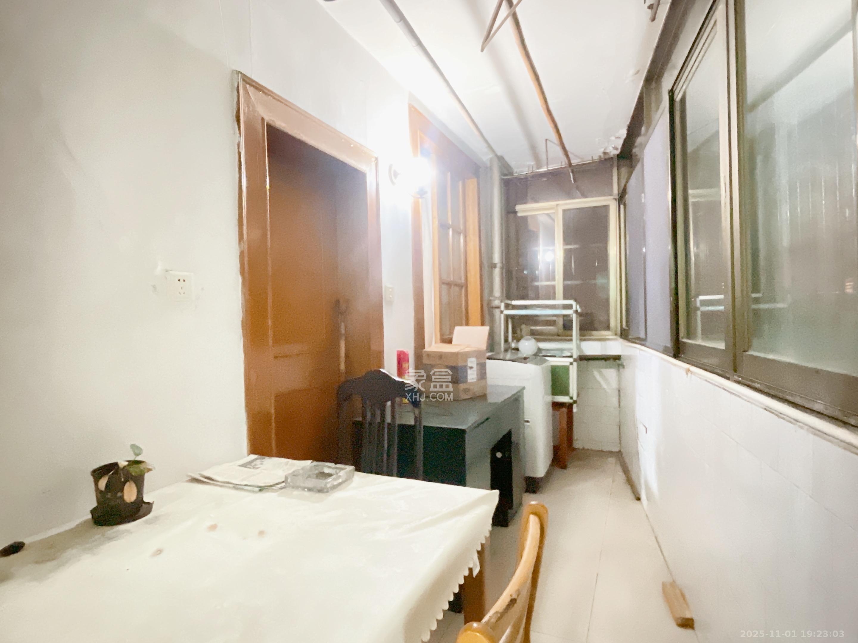 隆华金属宿舍 1室0厅0卫 2000.0元/月 隆华金属宿舍 1室0厅0卫 2000.0元/月室内图