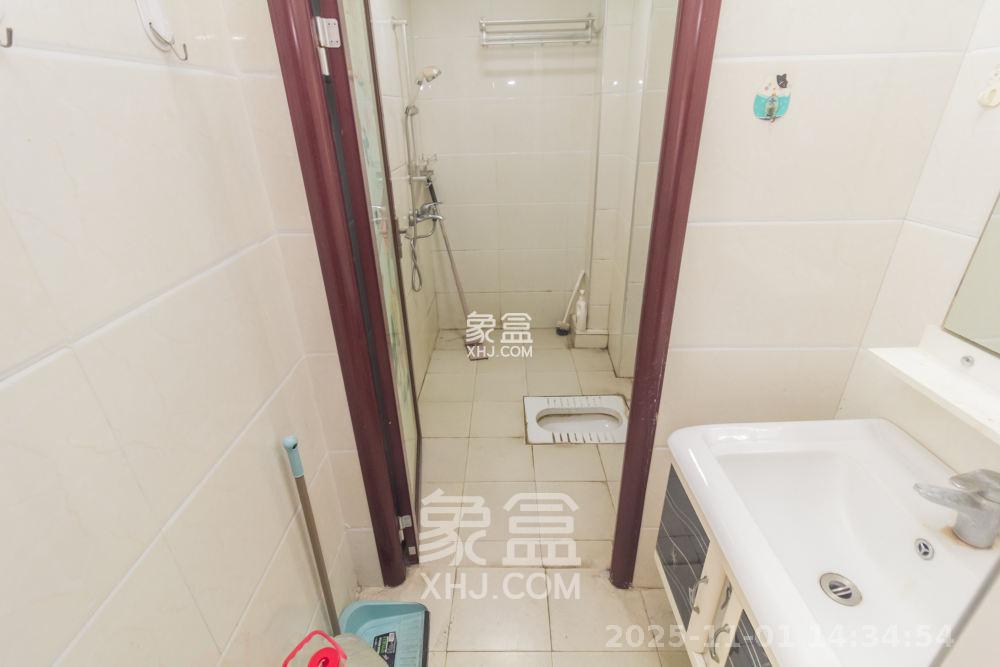 中国铁建国际城一期 1室1厅1卫 1400.0元/月 中国铁建国际城一期 1室1厅1卫 1400.0元/月室内图