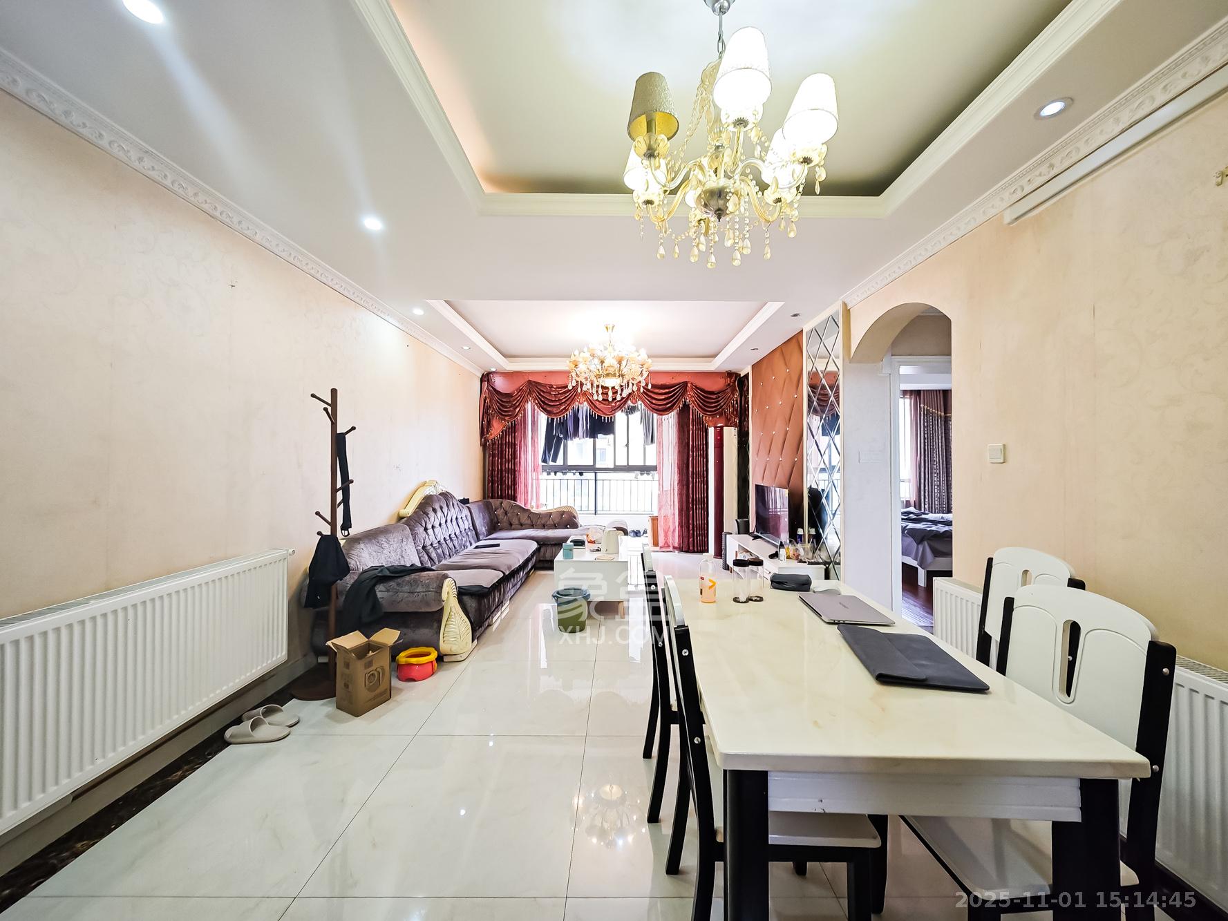 水映加州  2室2厅1卫    139.9万 水映加州  2室2厅1卫    139.9万客厅